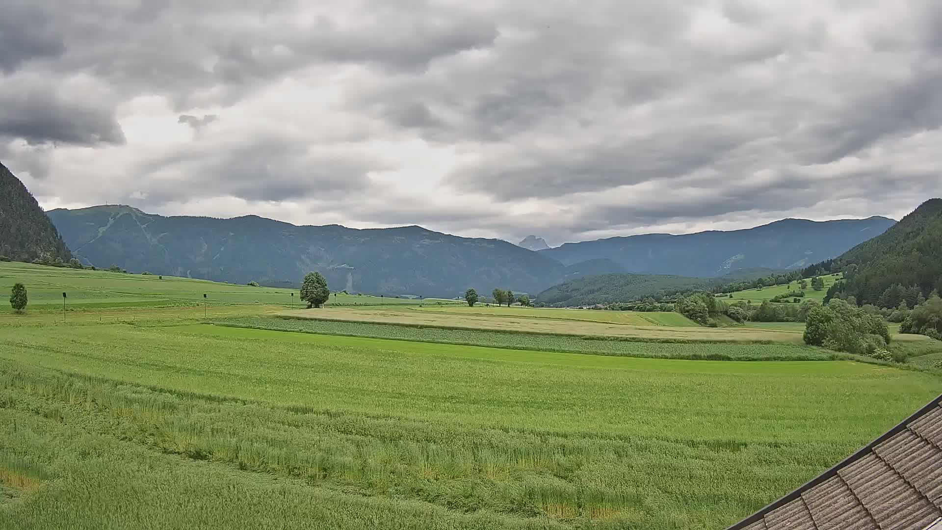 Gais | Vista desde la finca Winklerhof hacia Plan de Corones y los Dolomitas