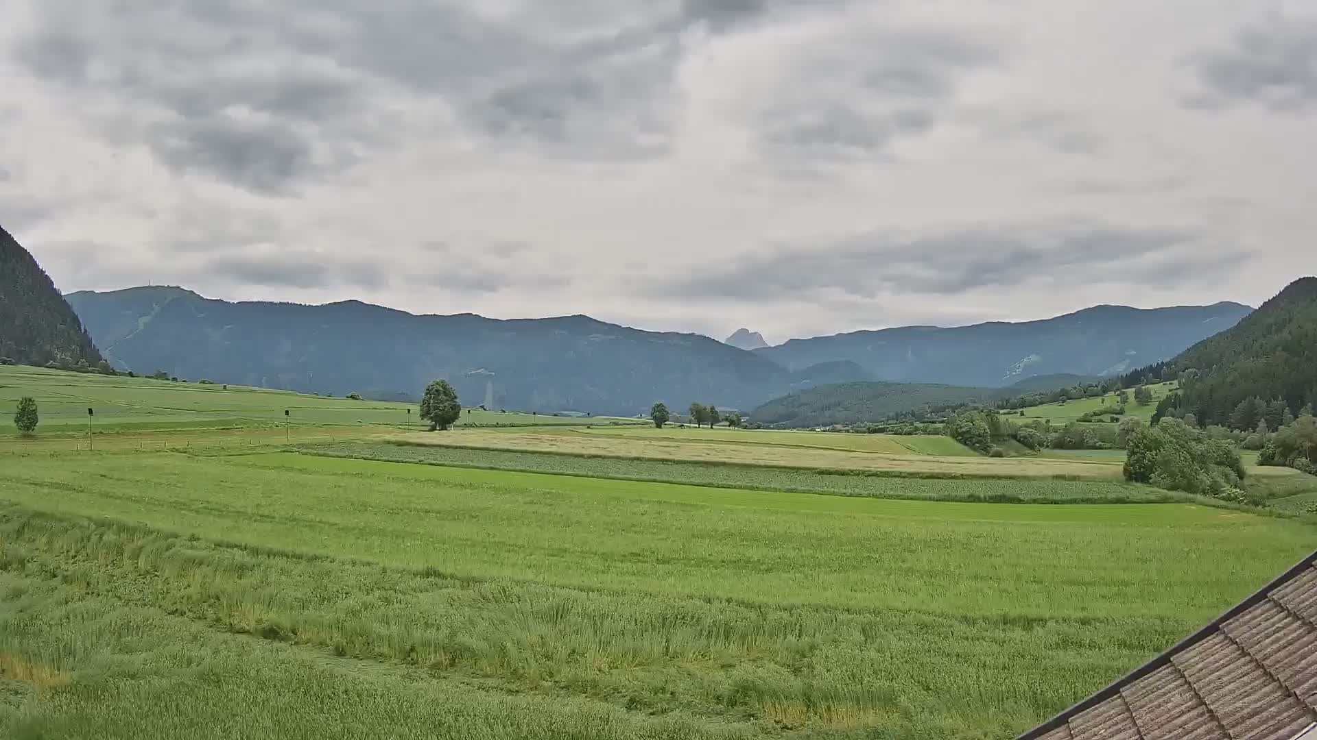 Gais | Vista desde la finca Winklerhof hacia Plan de Corones y los Dolomitas
