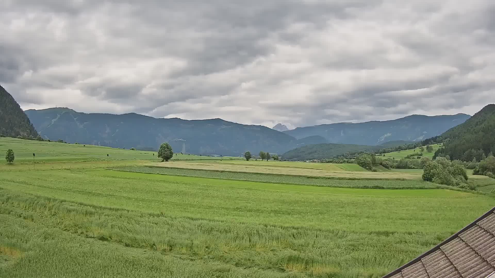 Gais | Blick vom Vintage Farm Winklerhof auf Kronplatz und Dolomiten