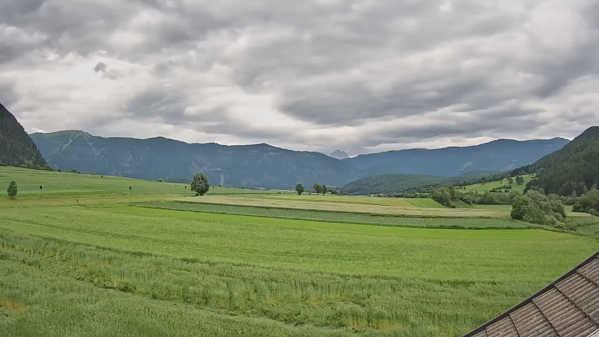 Gais | Blick vom Vintage Farm Winklerhof auf Kronplatz und Dolomiten