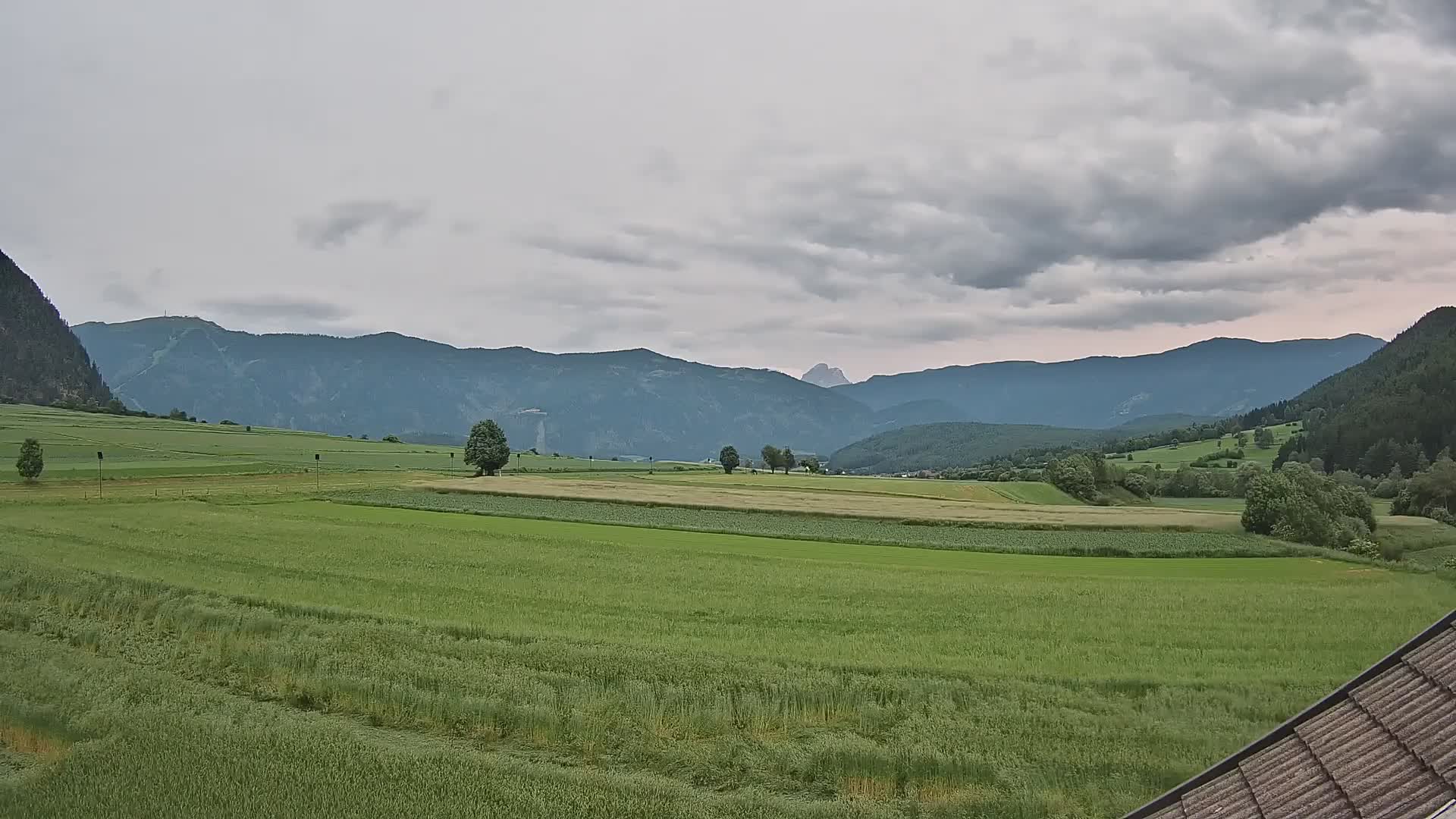 Gais | Vista desde la finca Winklerhof hacia Plan de Corones y los Dolomitas
