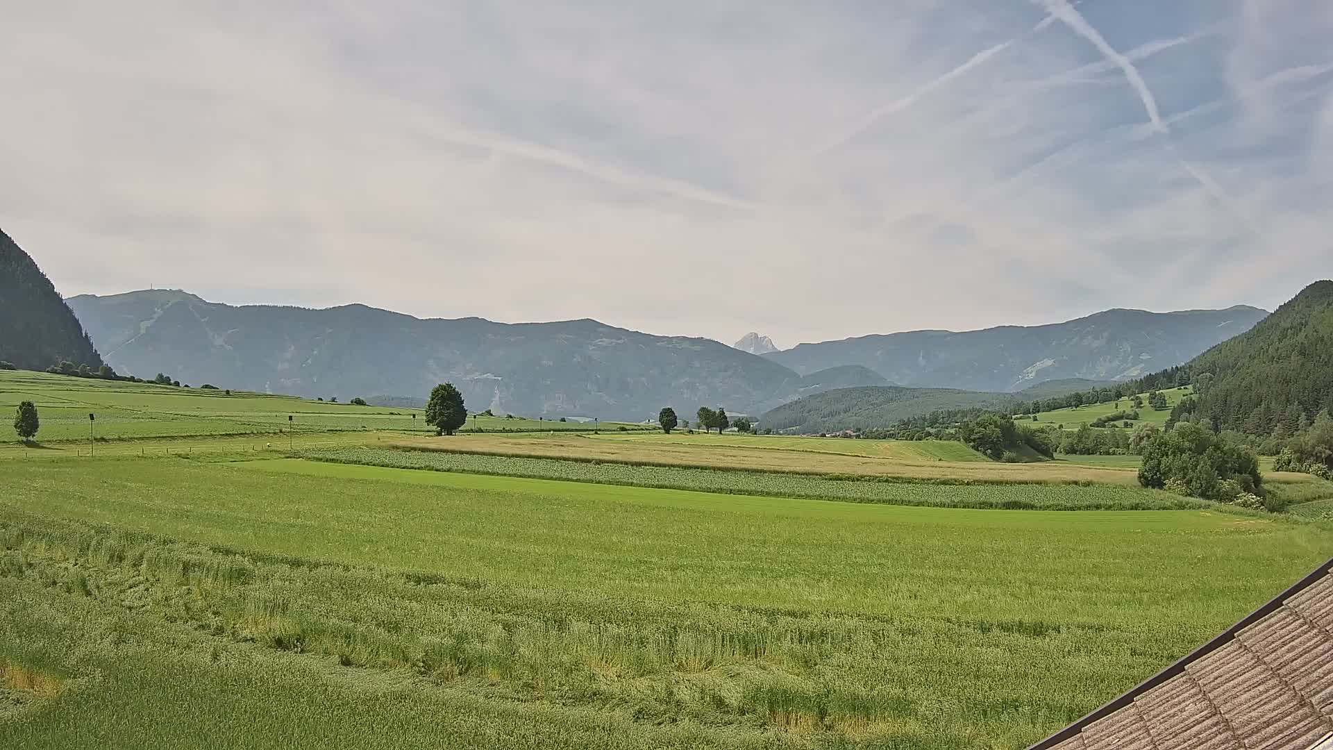 Gais | Vista dall’agriturismo Winklerhof verso Plan de Corones e le Dolomiti