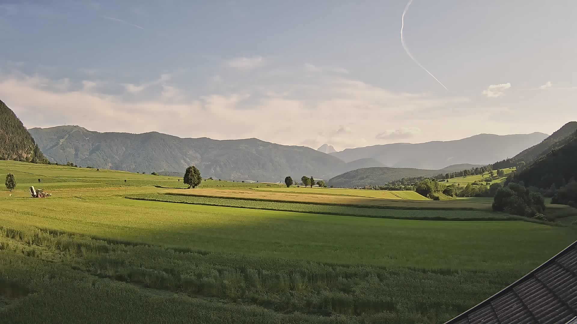 Gais | Vista dall’agriturismo Winklerhof verso Plan de Corones e le Dolomiti