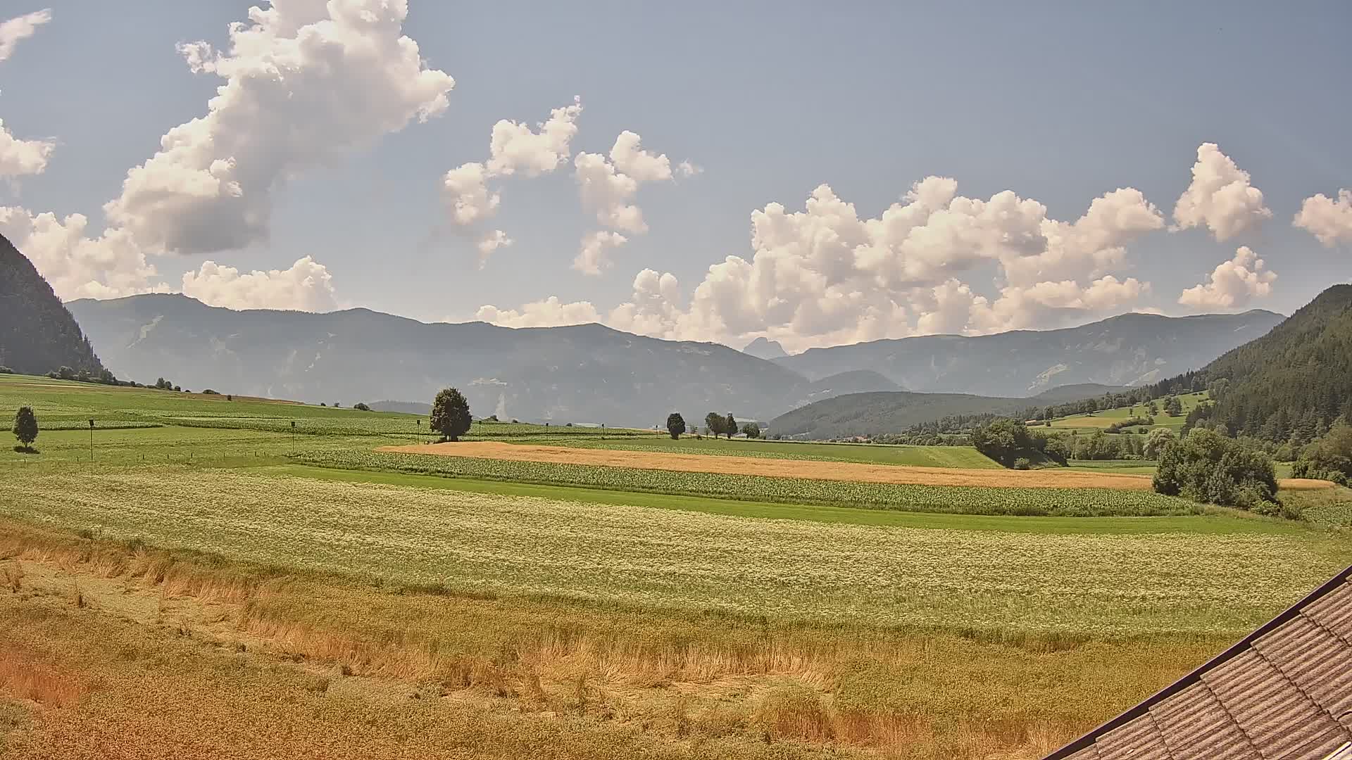 Gais | Vista dall’agriturismo Winklerhof verso Plan de Corones e le Dolomiti