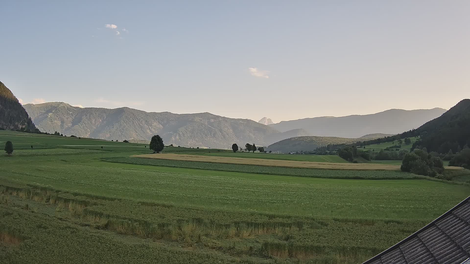 Gais | Vista dall’agriturismo Winklerhof verso Plan de Corones e le Dolomiti