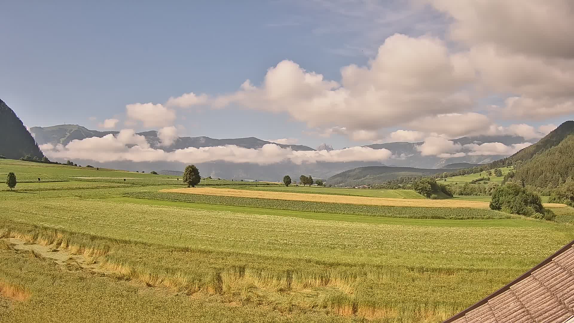 Gais | Vista dall’agriturismo Winklerhof verso Plan de Corones e le Dolomiti