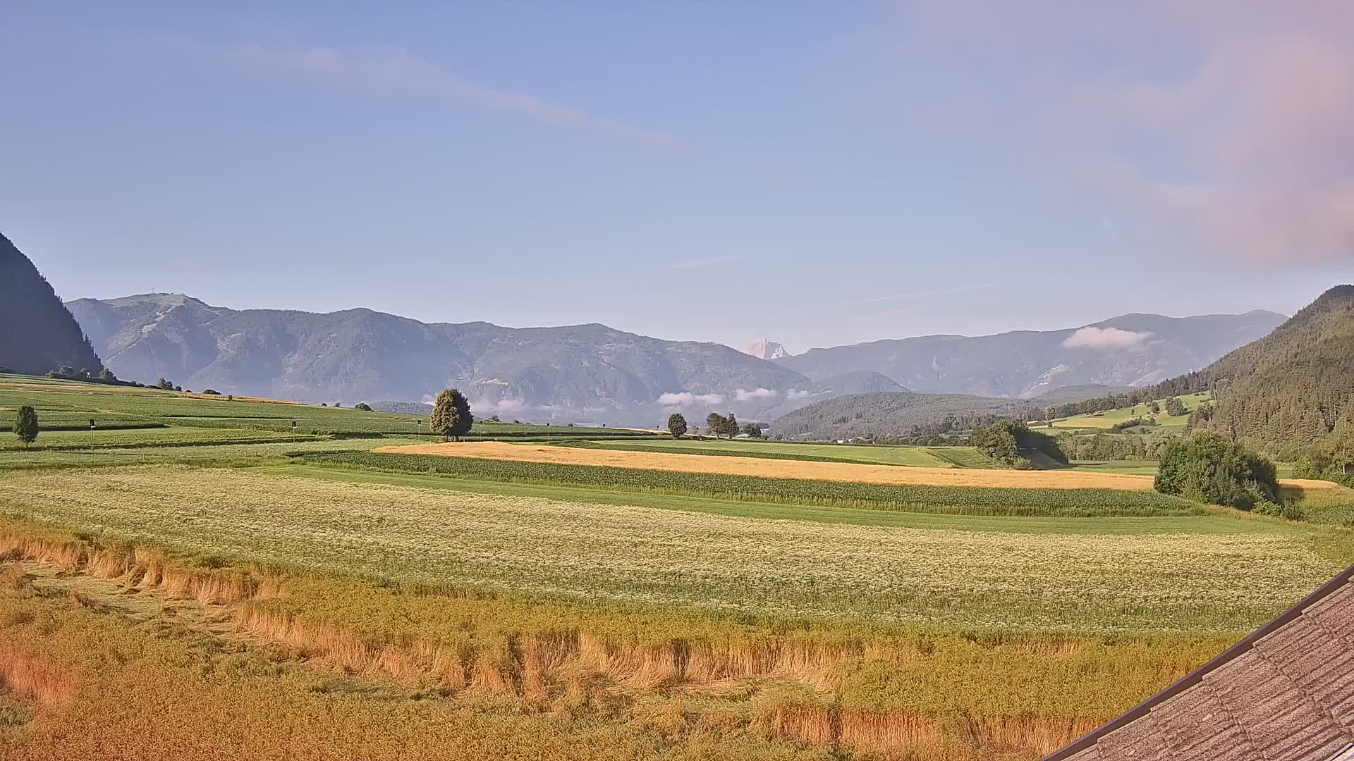 Gais | Vista dall’agriturismo Winklerhof verso Plan de Corones e le Dolomiti