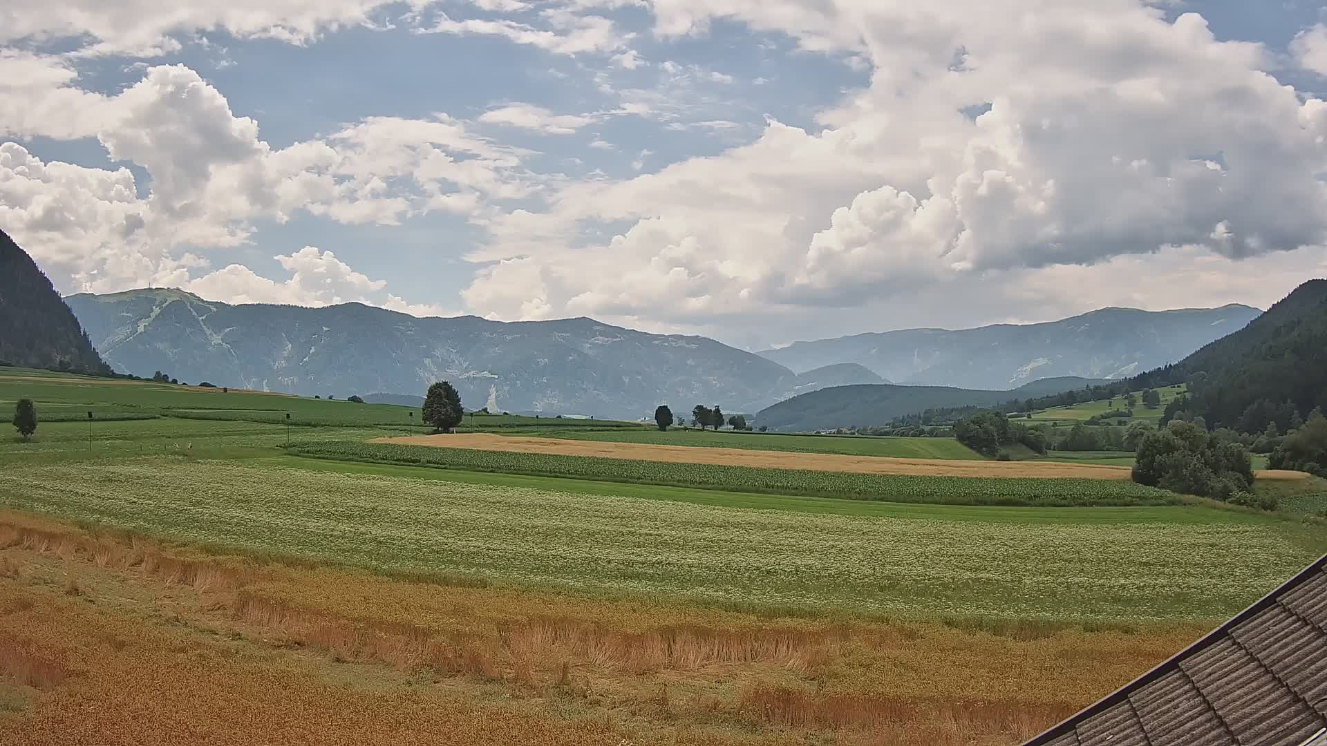 Gais | Vista dall’agriturismo Winklerhof verso Plan de Corones e le Dolomiti