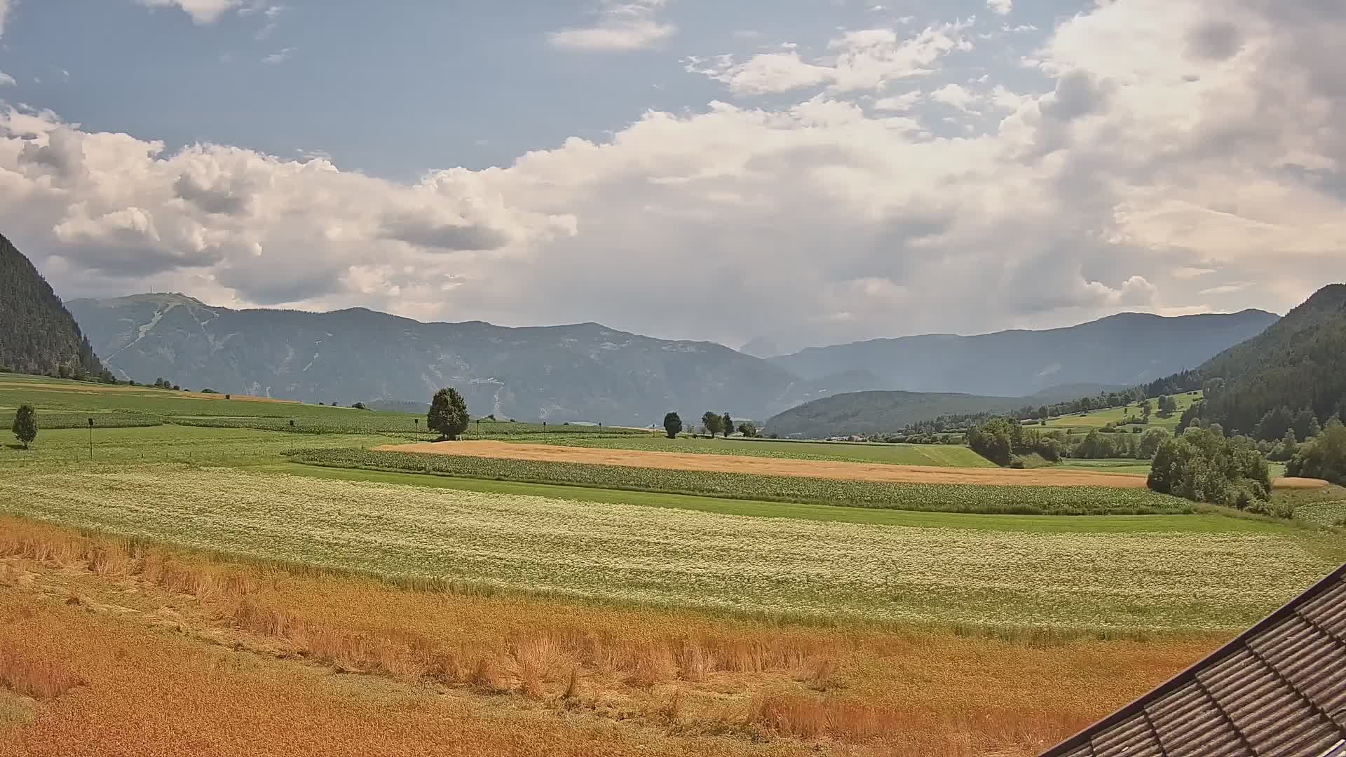 Gais | Vista dall’agriturismo Winklerhof verso Plan de Corones e le Dolomiti