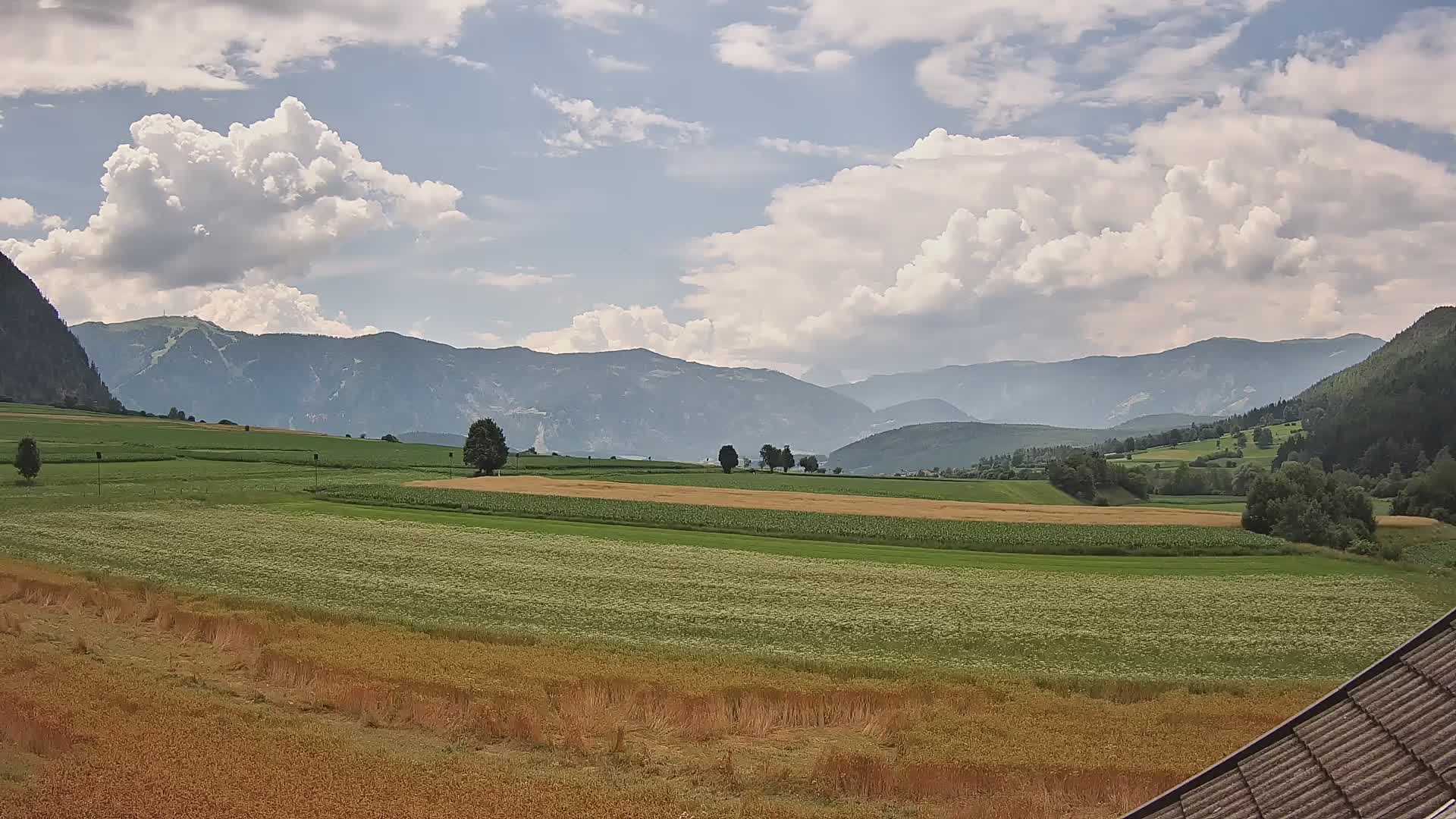 Gais | Vista dall’agriturismo Winklerhof verso Plan de Corones e le Dolomiti