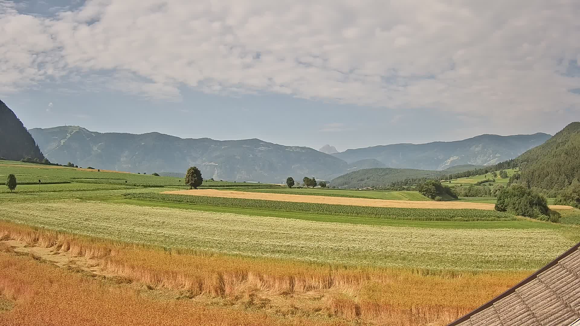 Gais | Vista dall’agriturismo Winklerhof verso Plan de Corones e le Dolomiti