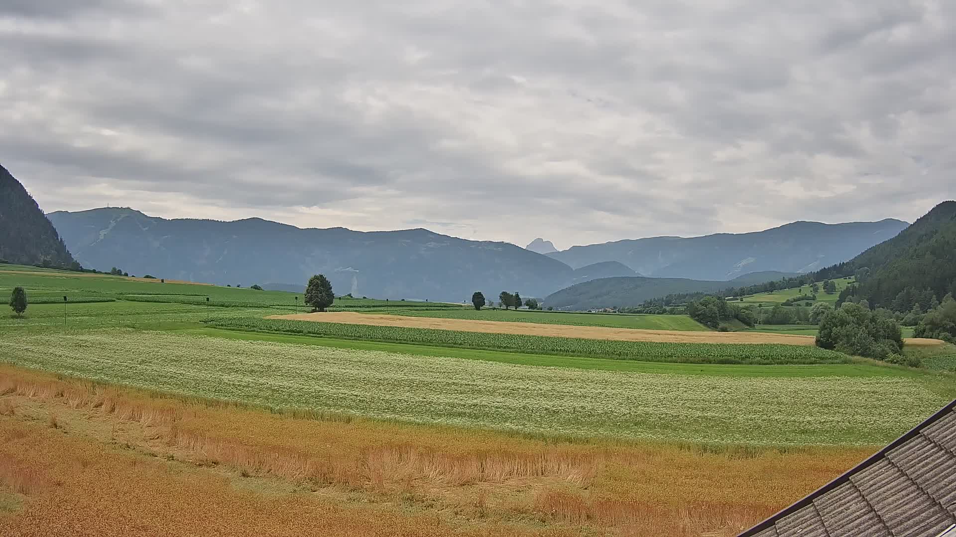 Gais | Vista desde la finca Winklerhof hacia Plan de Corones y los Dolomitas