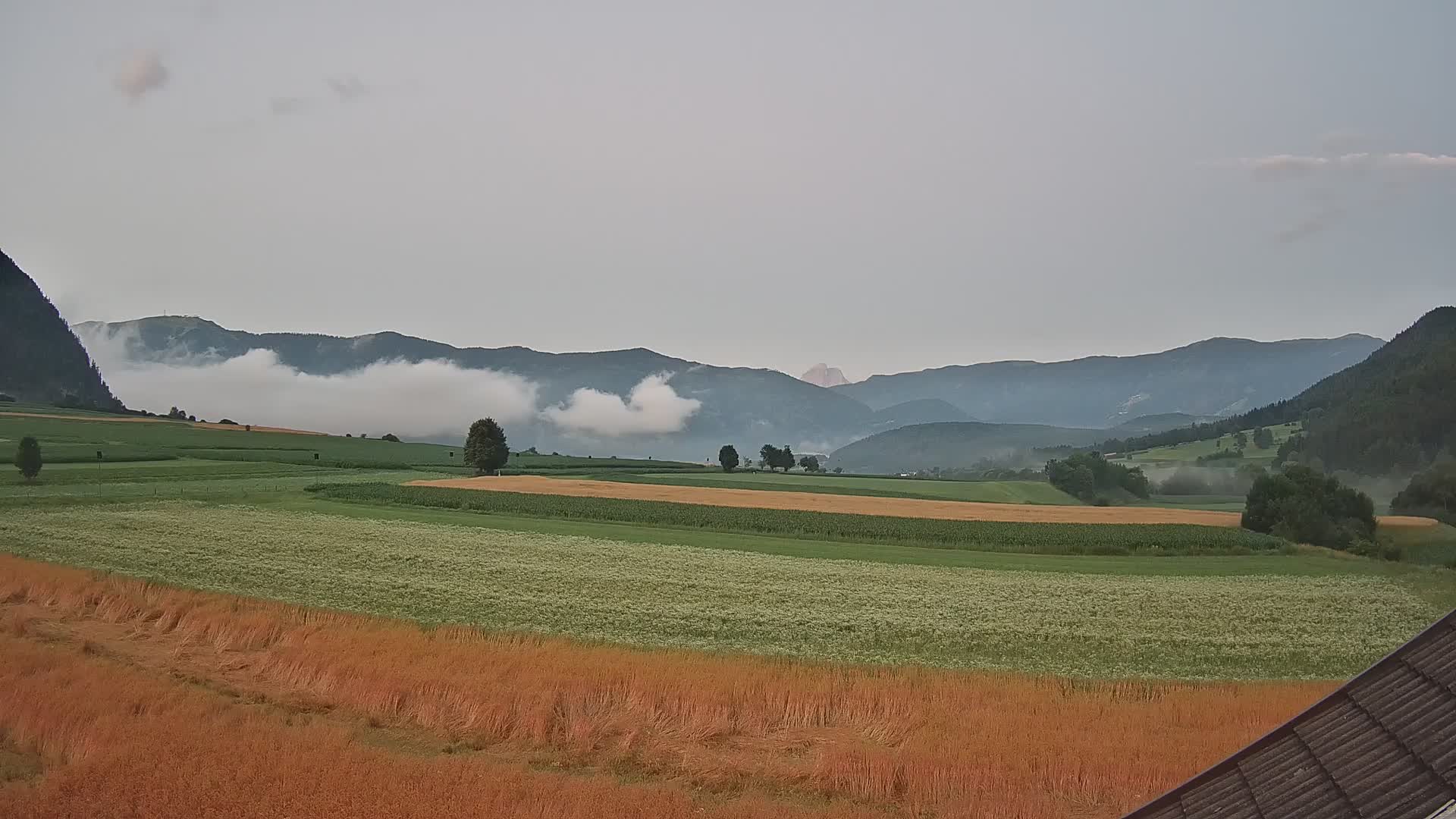Gais | Vista dall’agriturismo Winklerhof verso Plan de Corones e le Dolomiti