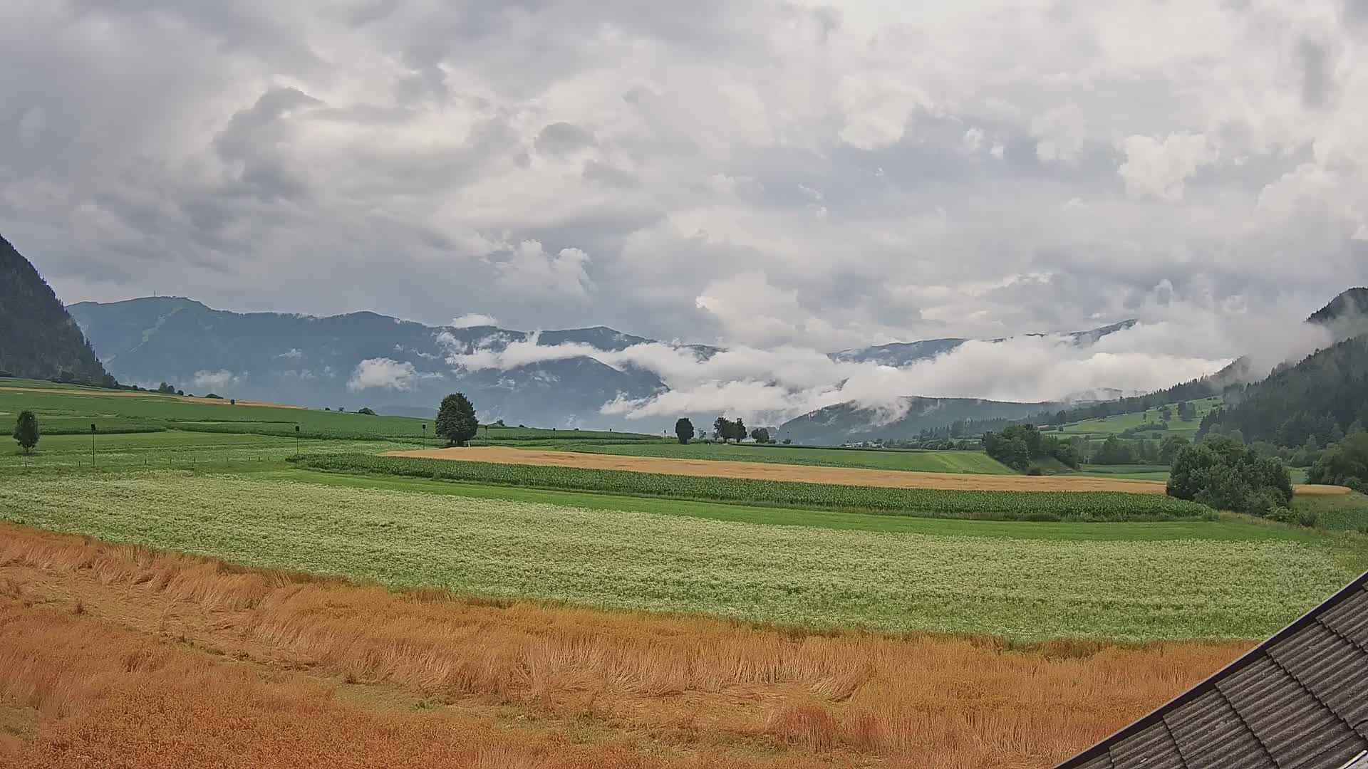 Gais | Vista dall’agriturismo Winklerhof verso Plan de Corones e le Dolomiti