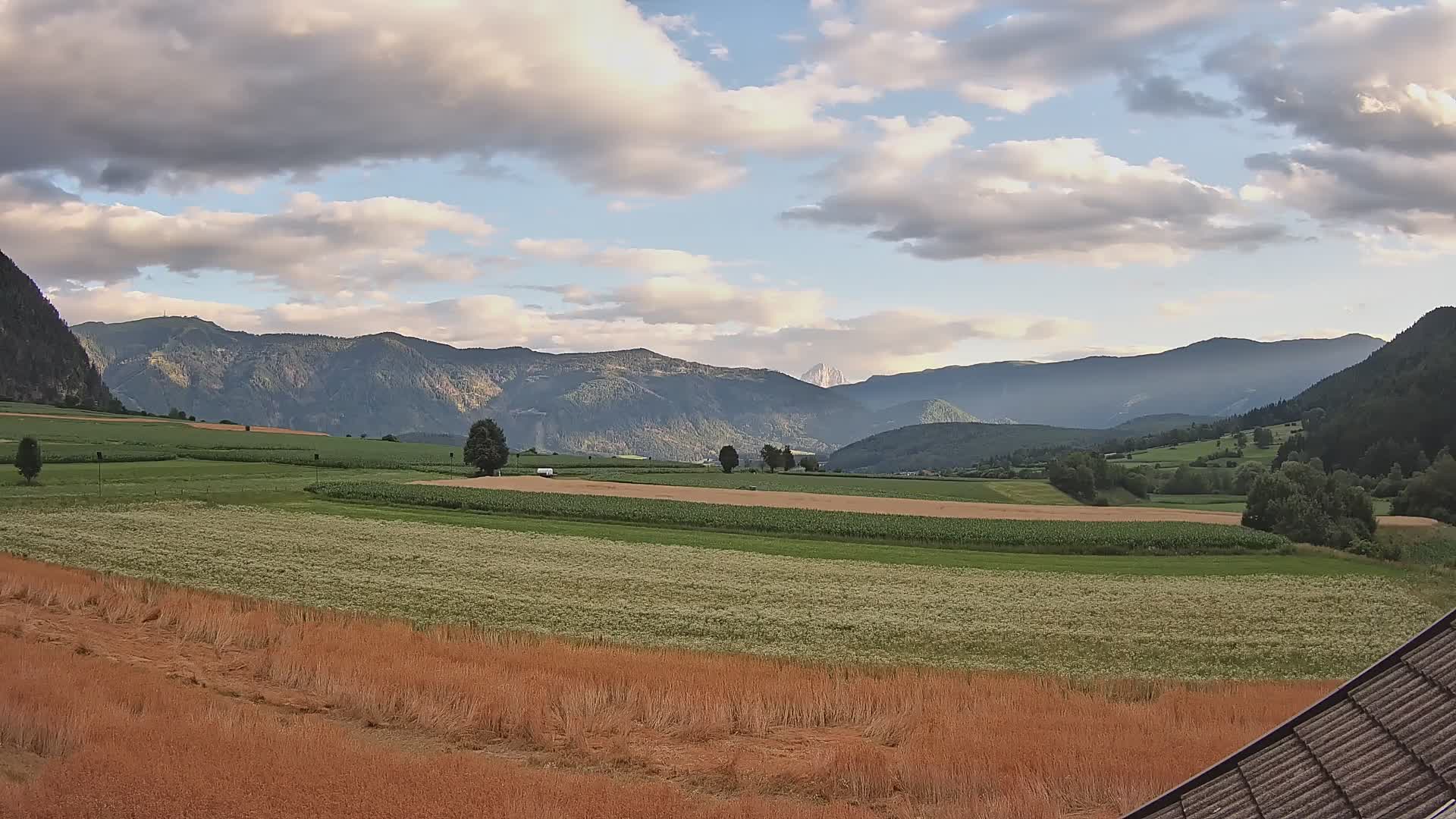 Gais | Vista desde la finca Winklerhof hacia Plan de Corones y los Dolomitas