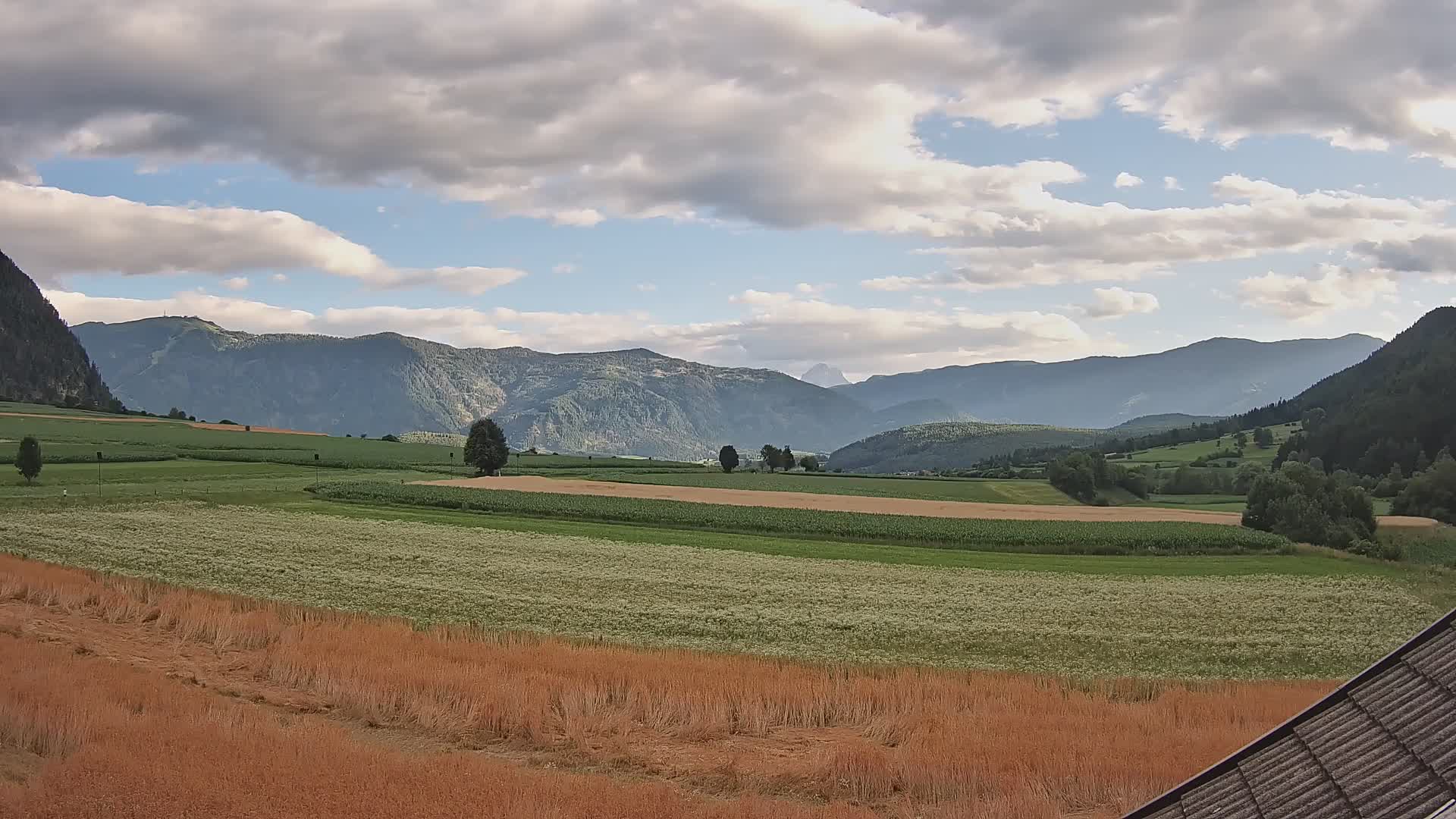 Gais | Vista desde la finca Winklerhof hacia Plan de Corones y los Dolomitas