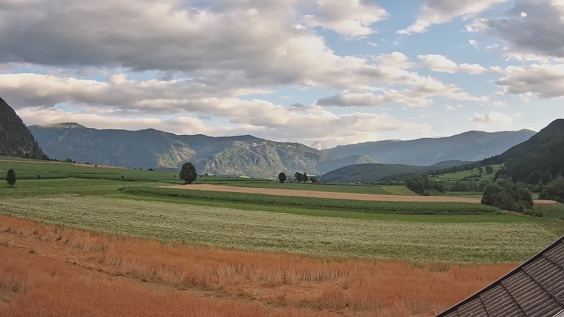 Gais | Vista desde la finca Winklerhof hacia Plan de Corones y los Dolomitas
