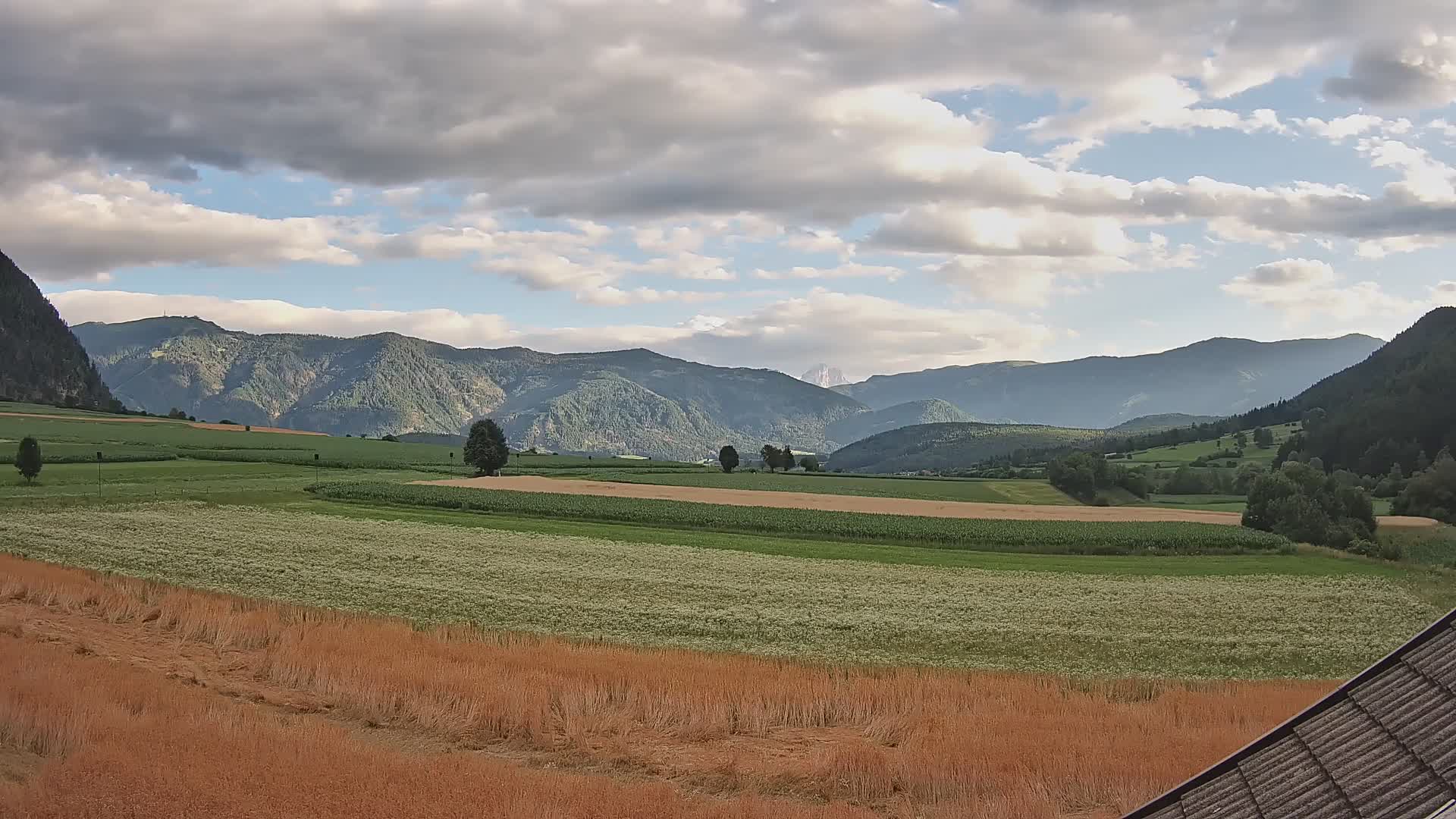 Gais | Vista desde la finca Winklerhof hacia Plan de Corones y los Dolomitas