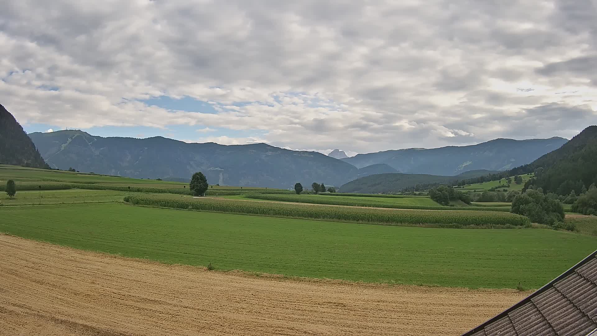 Gais | Vista desde la finca Winklerhof hacia Plan de Corones y los Dolomitas