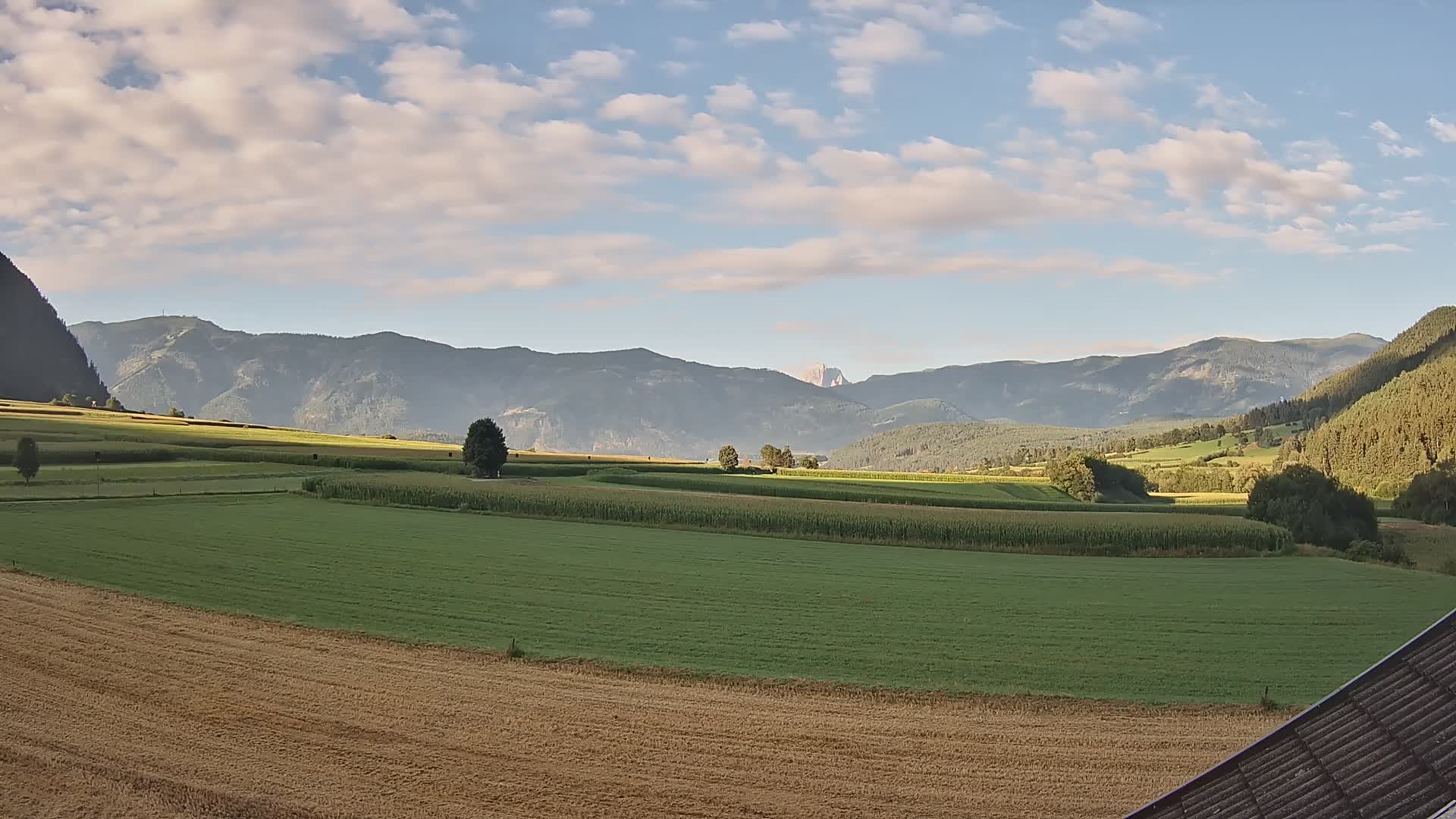 Gais | Vista dall’agriturismo Winklerhof verso Plan de Corones e le Dolomiti