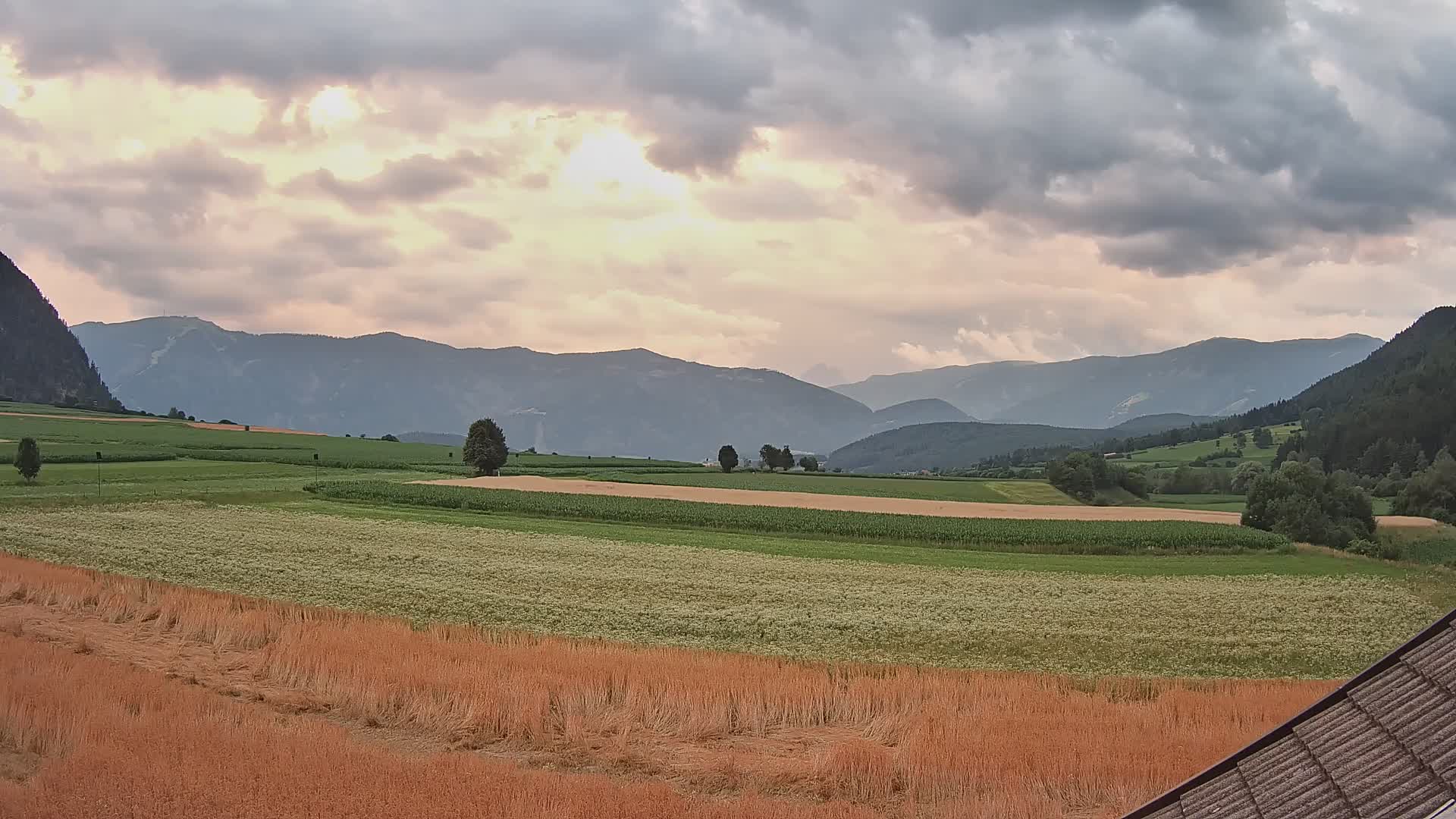 Gais | Blick vom Vintage Farm Winklerhof auf Kronplatz und Dolomiten