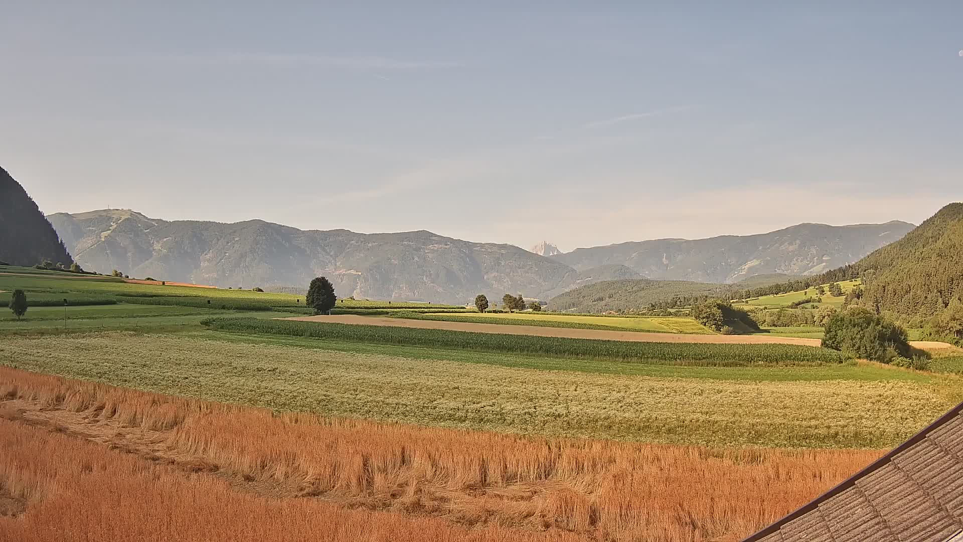Gais | Vista dall’agriturismo Winklerhof verso Plan de Corones e le Dolomiti
