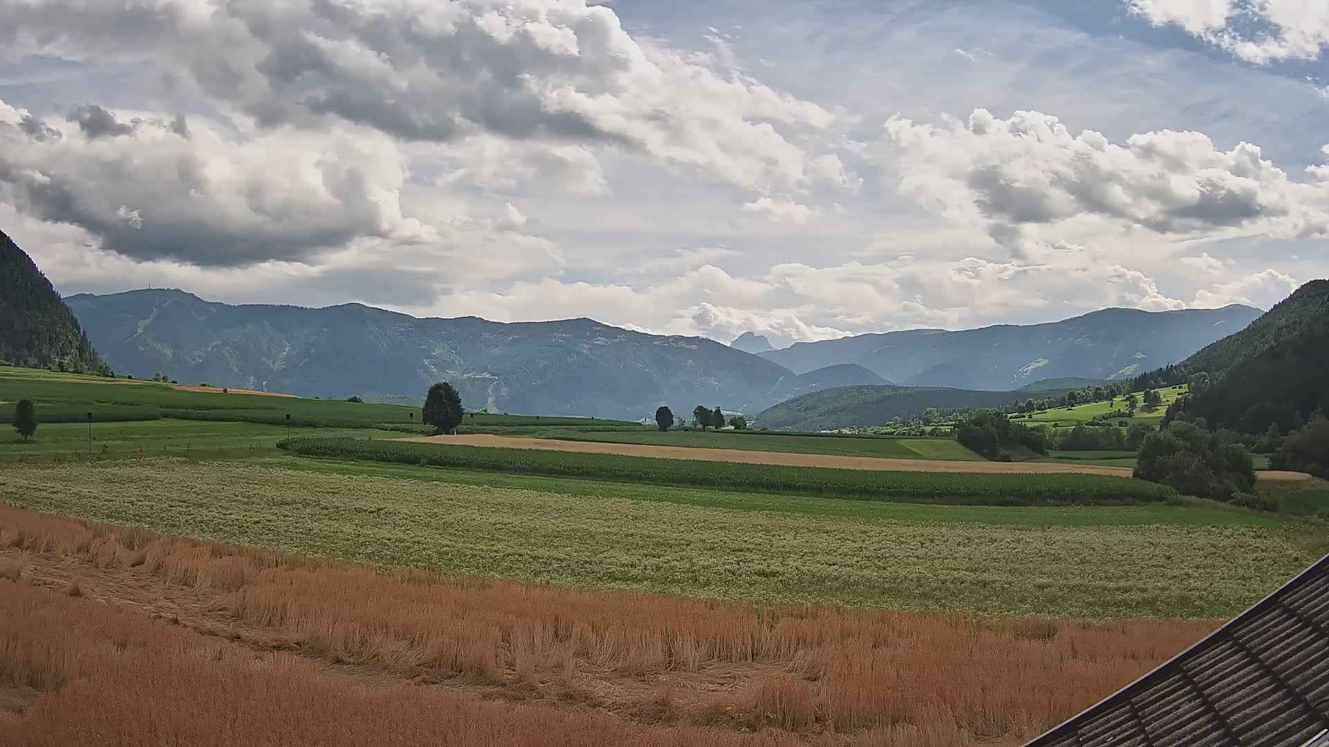Gais | Vista dall’agriturismo Winklerhof verso Plan de Corones e le Dolomiti