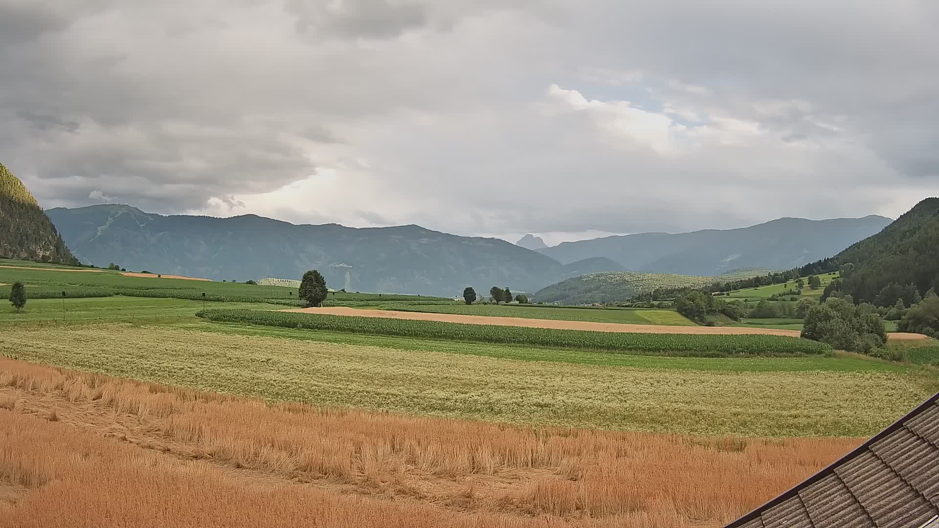 Gais | Vista desde la finca Winklerhof hacia Plan de Corones y los Dolomitas