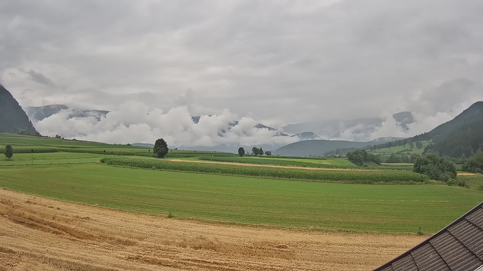 Gais | Vista dall’agriturismo Winklerhof verso Plan de Corones e le Dolomiti