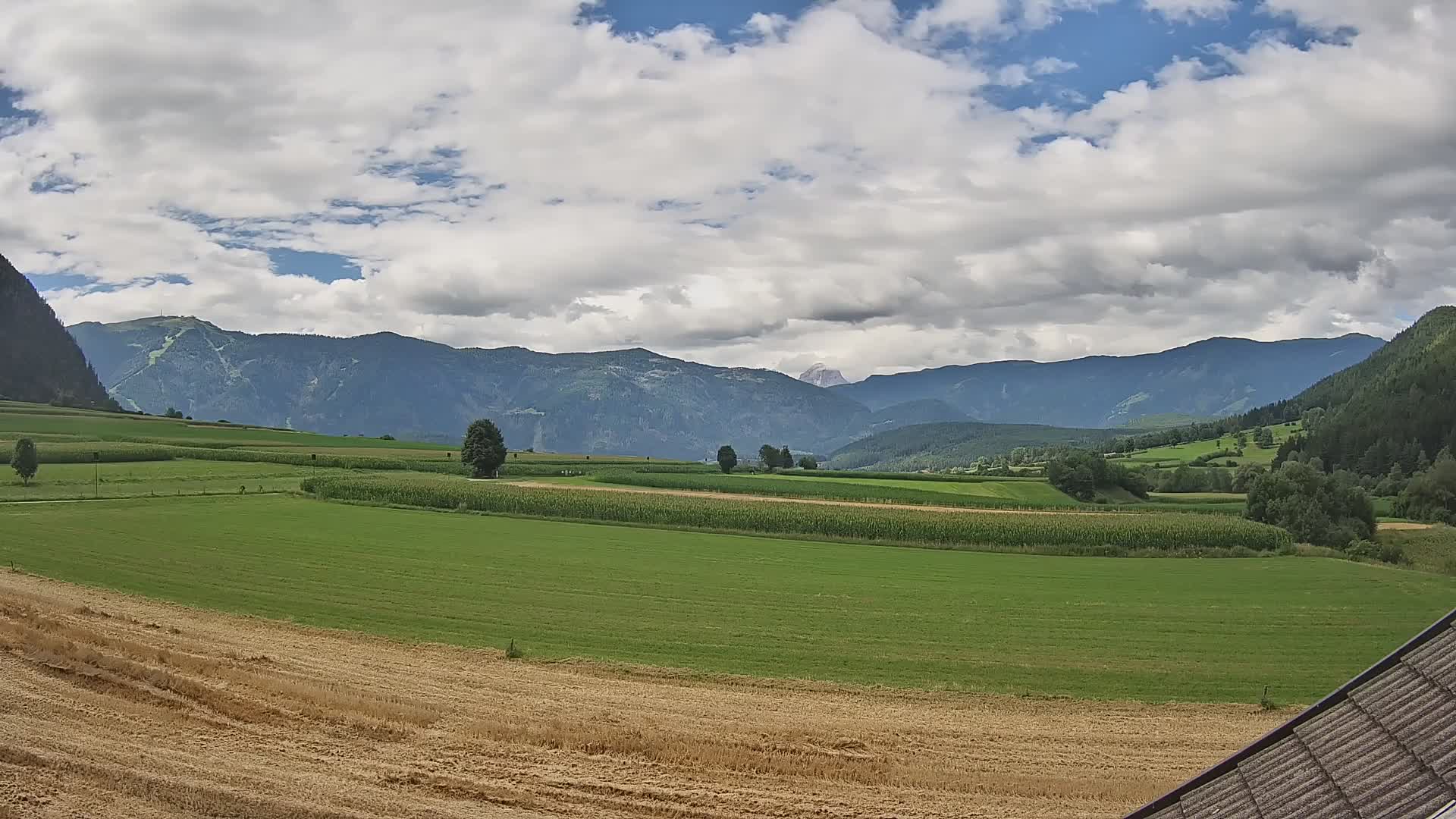 Gais | Vista desde la finca Winklerhof hacia Plan de Corones y los Dolomitas