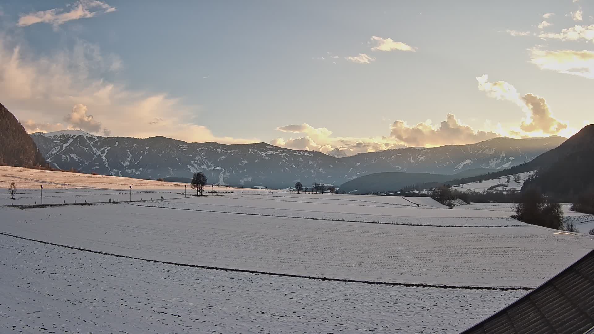 Gais | Vista dall’agriturismo Winklerhof verso Plan de Corones e le Dolomiti