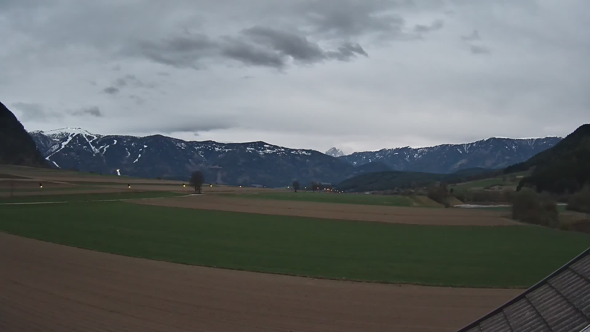 Gais | Vista dall’agriturismo Winklerhof verso Plan de Corones e le Dolomiti