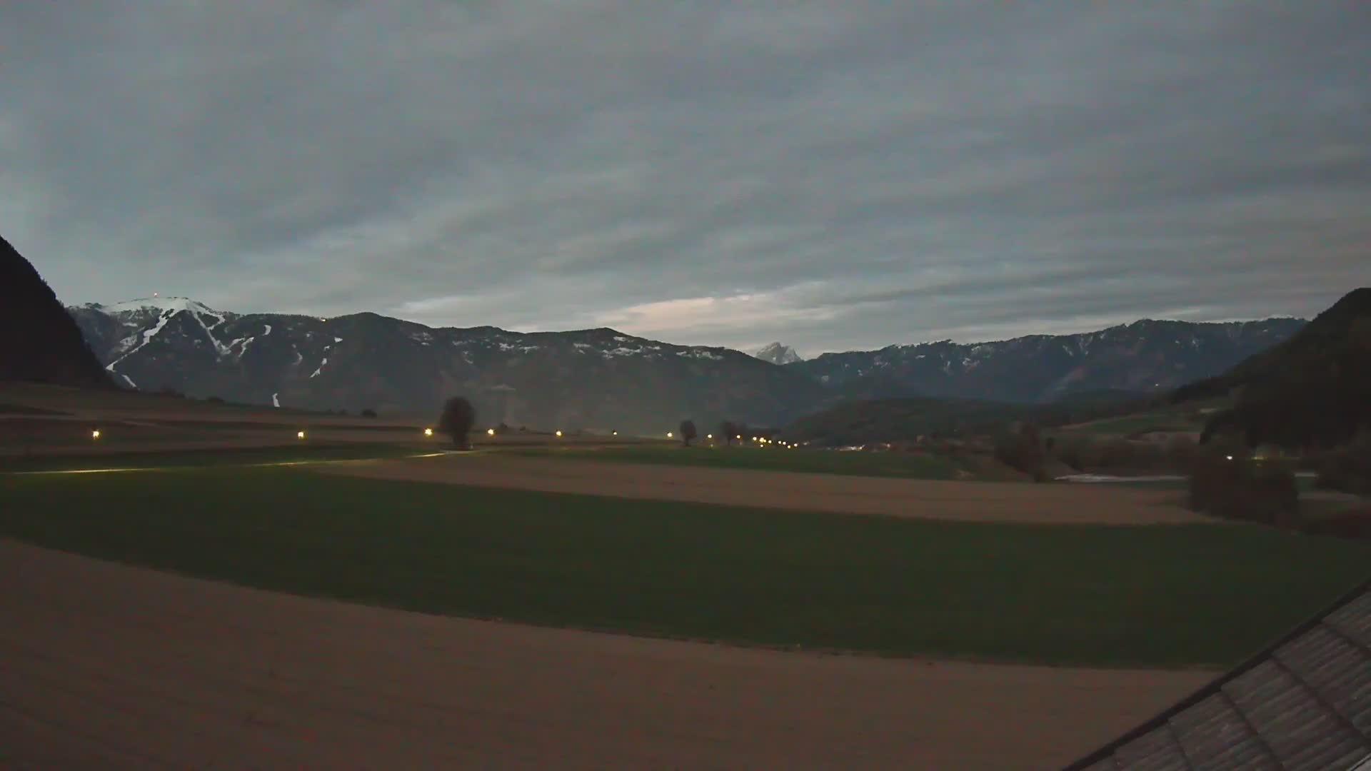 Gais | Vista dall’agriturismo Winklerhof verso Plan de Corones e le Dolomiti