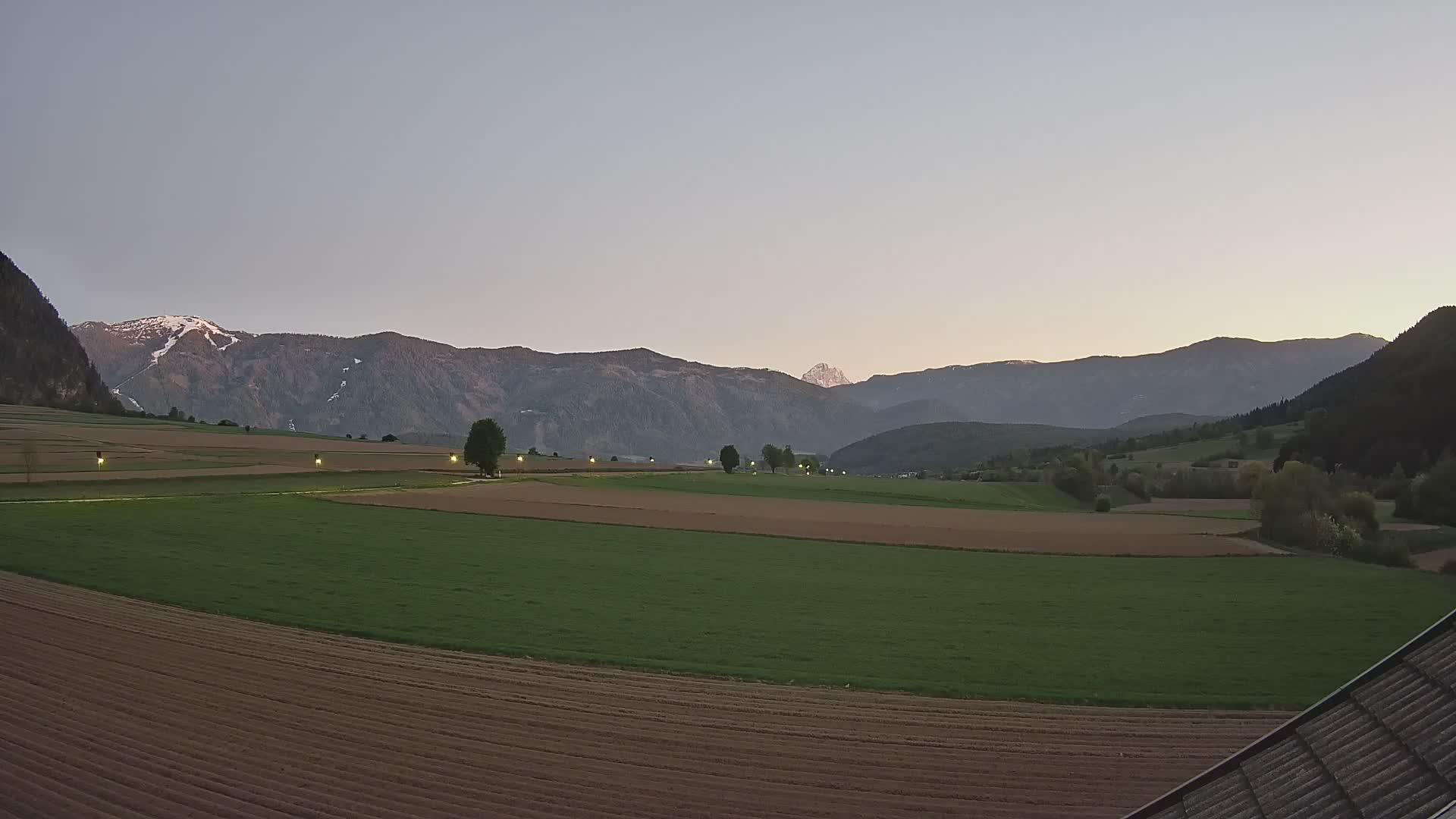 Gais | Vista dall’agriturismo Winklerhof verso Plan de Corones e le Dolomiti
