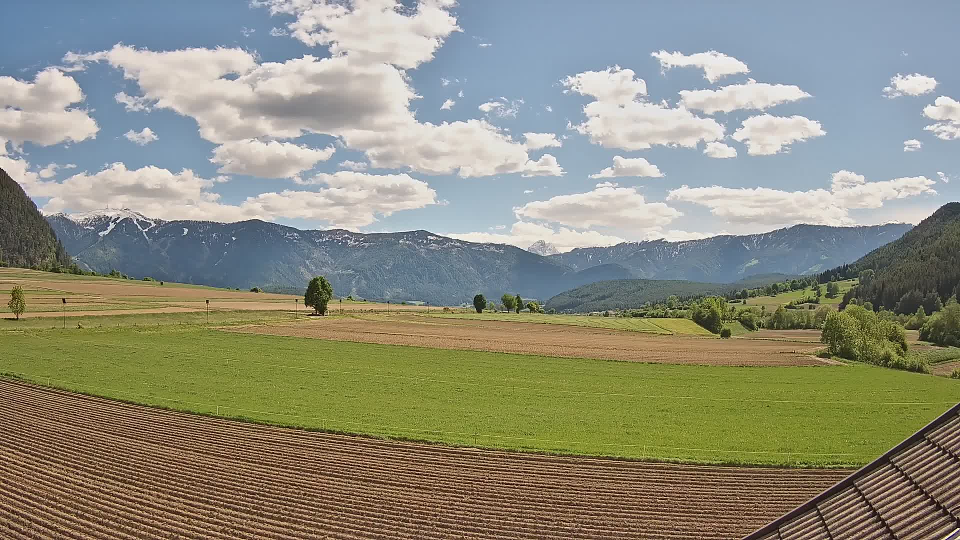Gais | Vista dall’agriturismo Winklerhof verso Plan de Corones e le Dolomiti