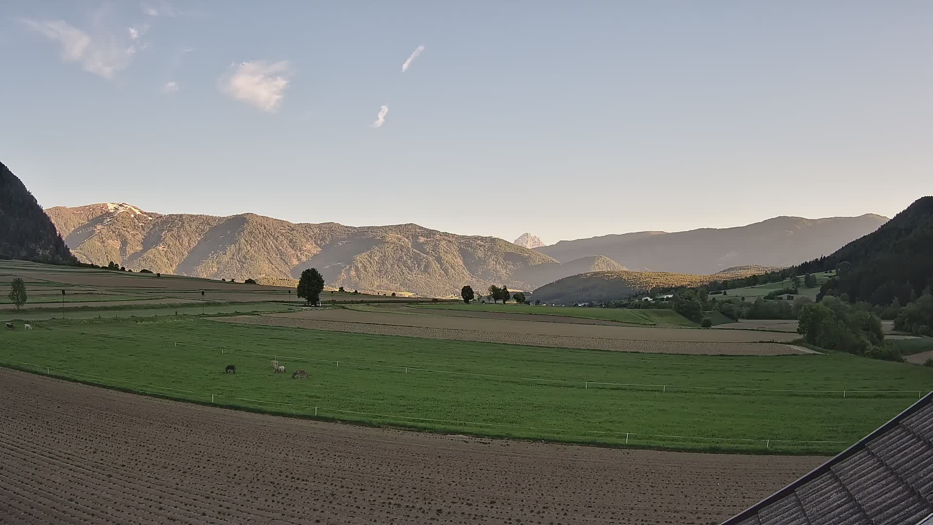 Gais | Vista dall’agriturismo Winklerhof verso Plan de Corones e le Dolomiti