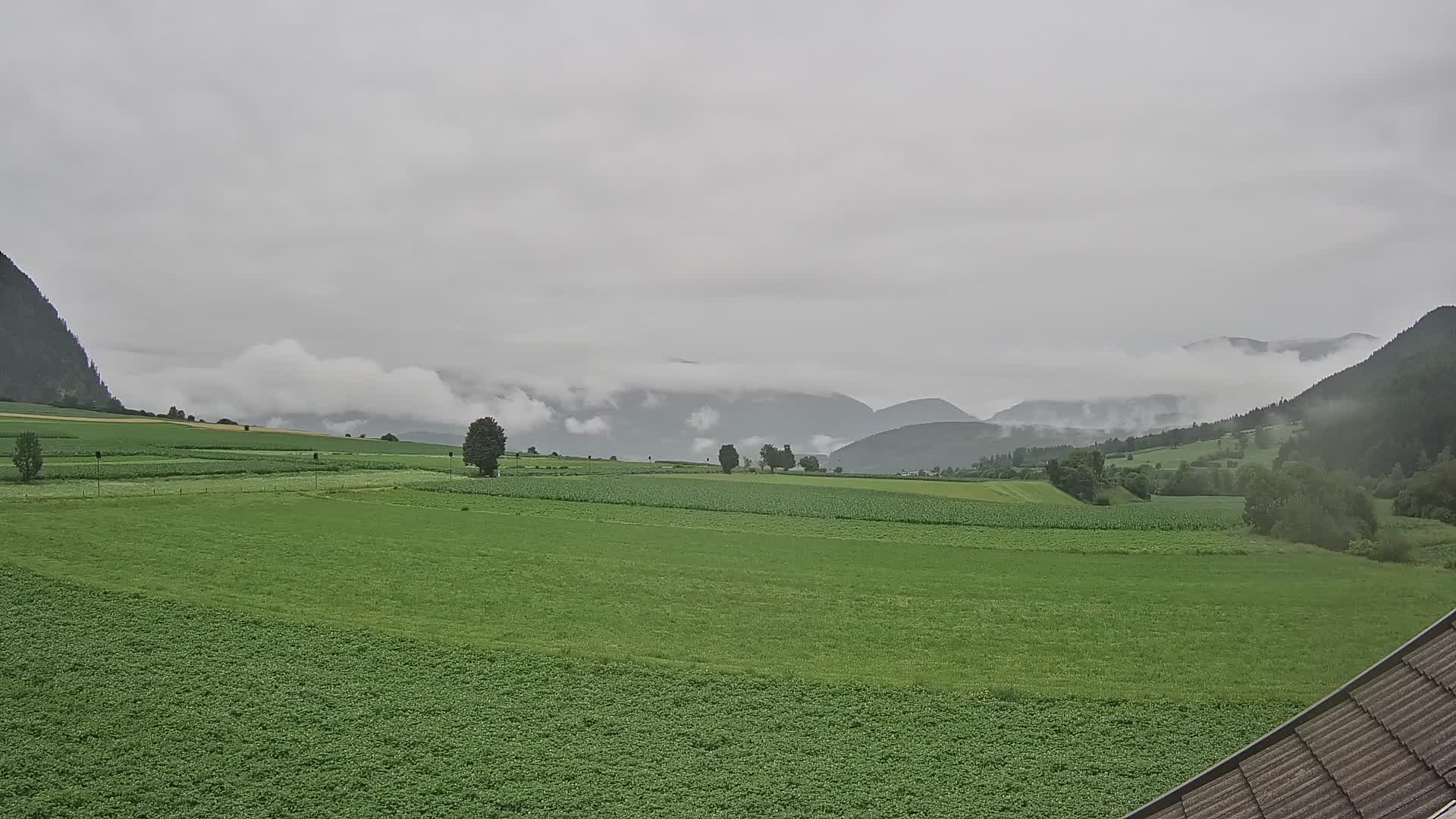 Gais | Vista dall’agriturismo Winklerhof verso Plan de Corones e le Dolomiti