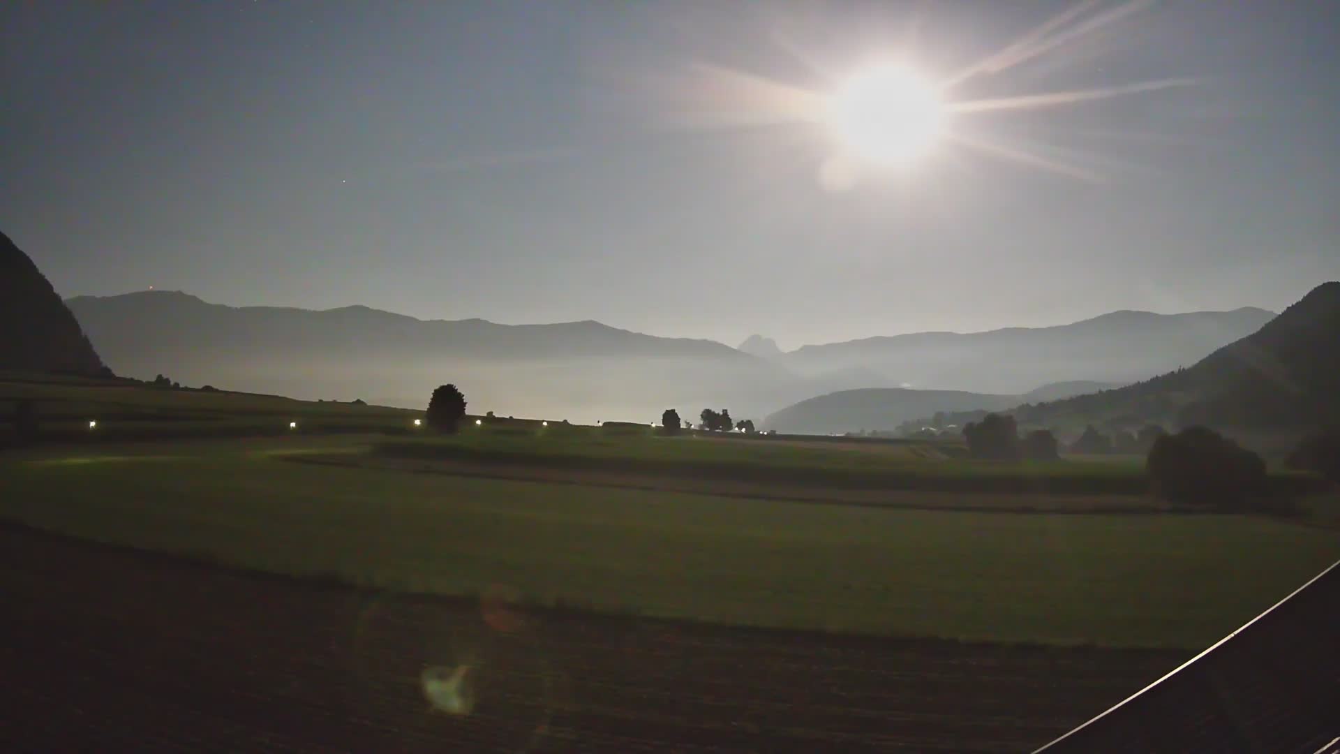 Gais | Vista dall’agriturismo Winklerhof verso Plan de Corones e le Dolomiti