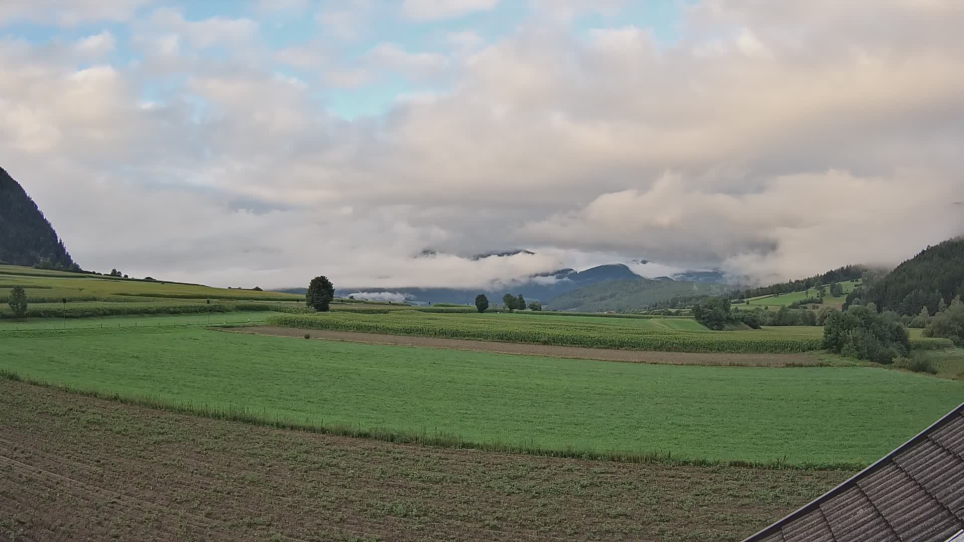 Gais | Vista dall’agriturismo Winklerhof verso Plan de Corones e le Dolomiti