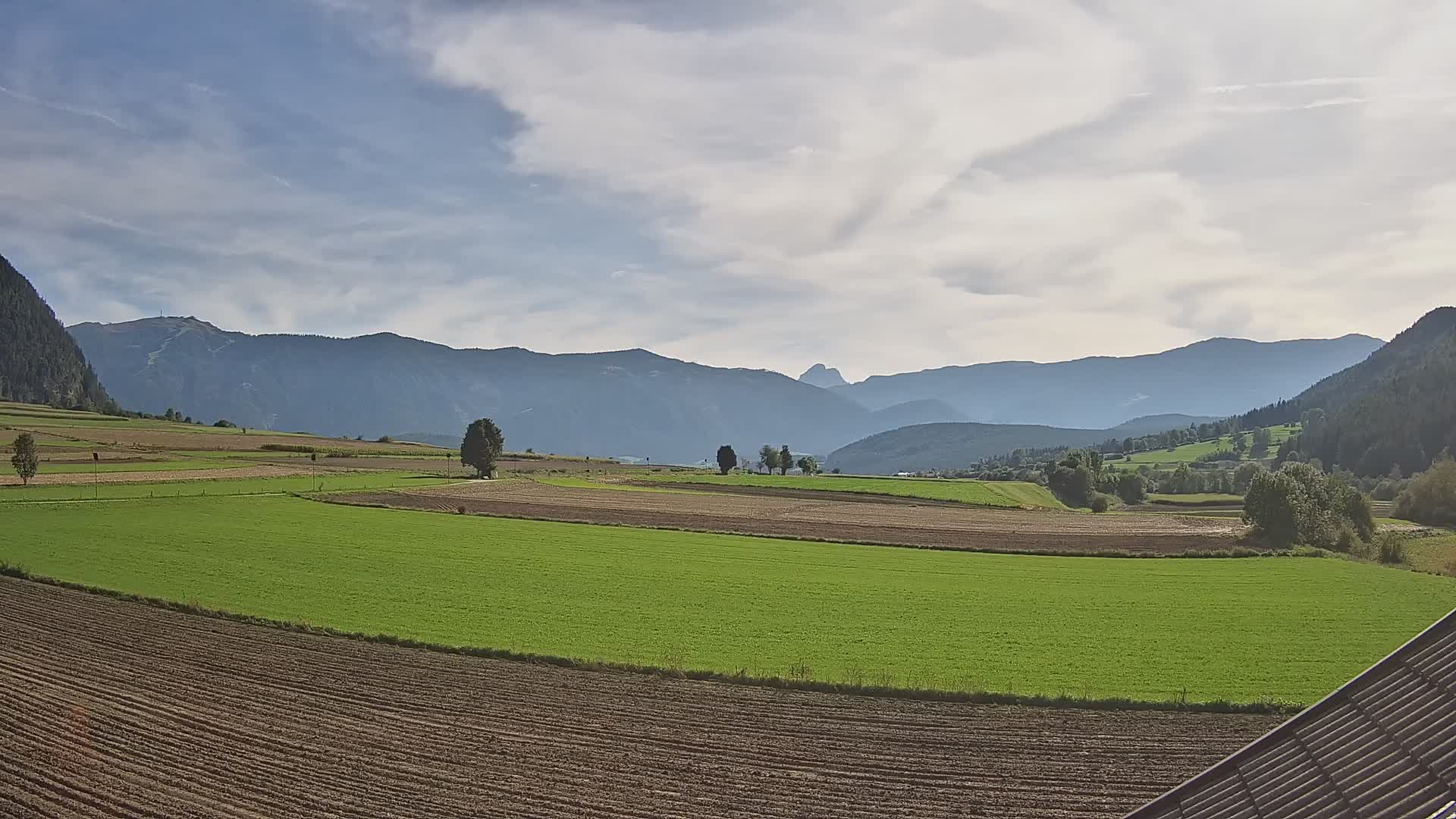 Gais | Vista dall’agriturismo Winklerhof verso Plan de Corones e le Dolomiti