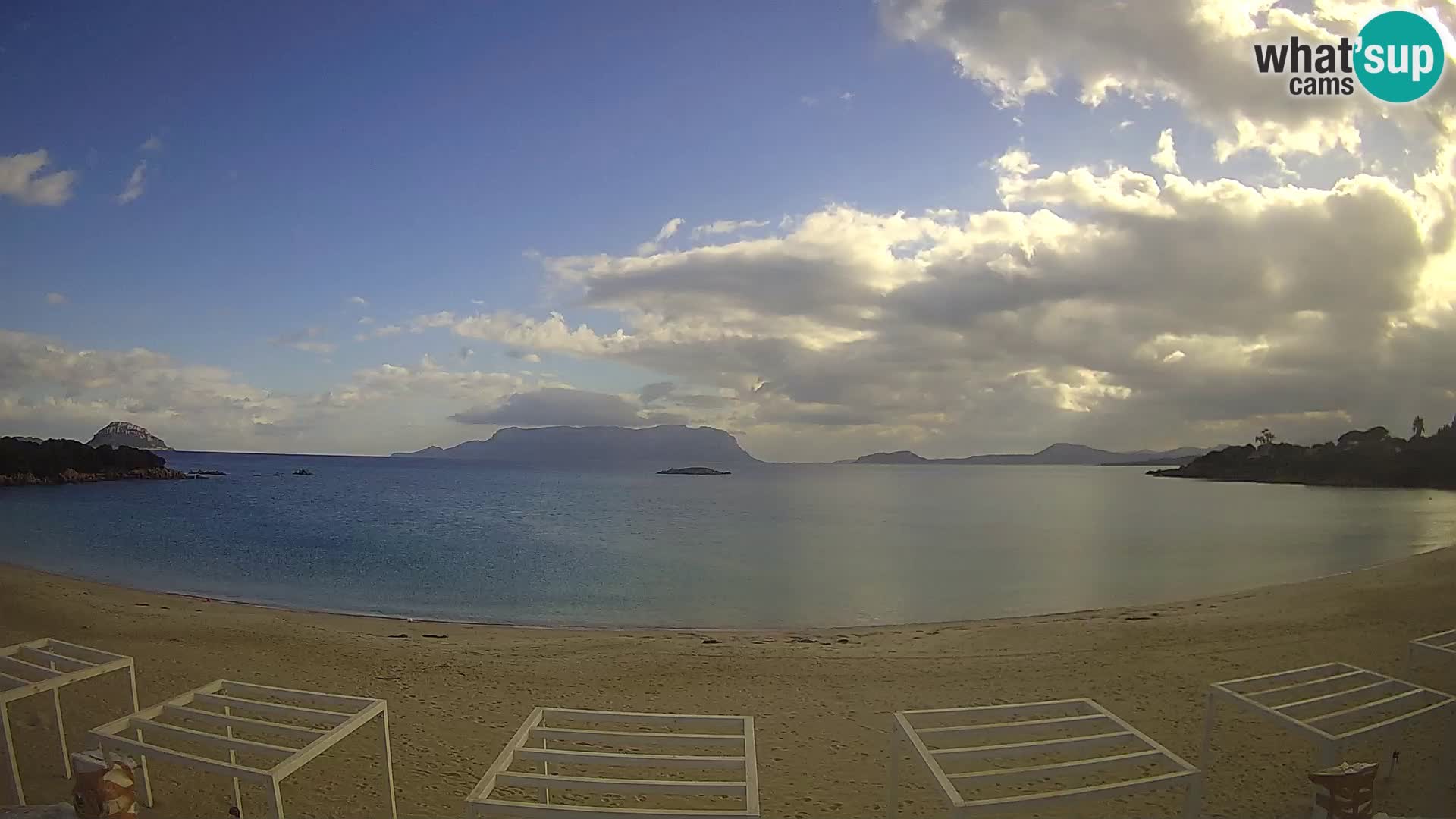 Plaža Cala Sassari Spletna kamera v živo Golfo Aranci – Sardinija