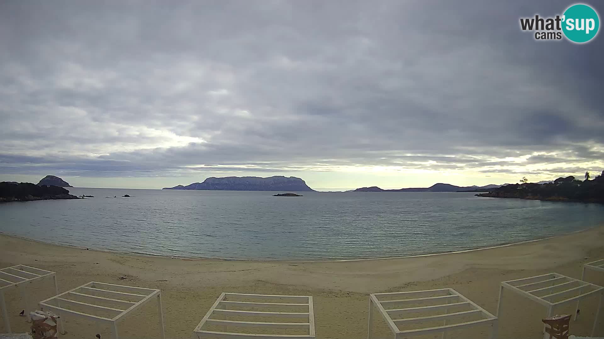 Plaža Cala Sassari Spletna kamera v živo Golfo Aranci – Sardinija