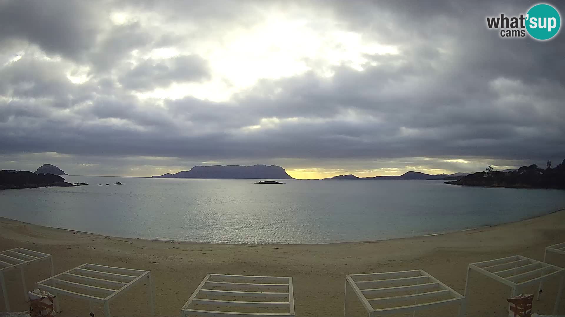 Plaža Cala Sassari Spletna kamera v živo Golfo Aranci – Sardinija