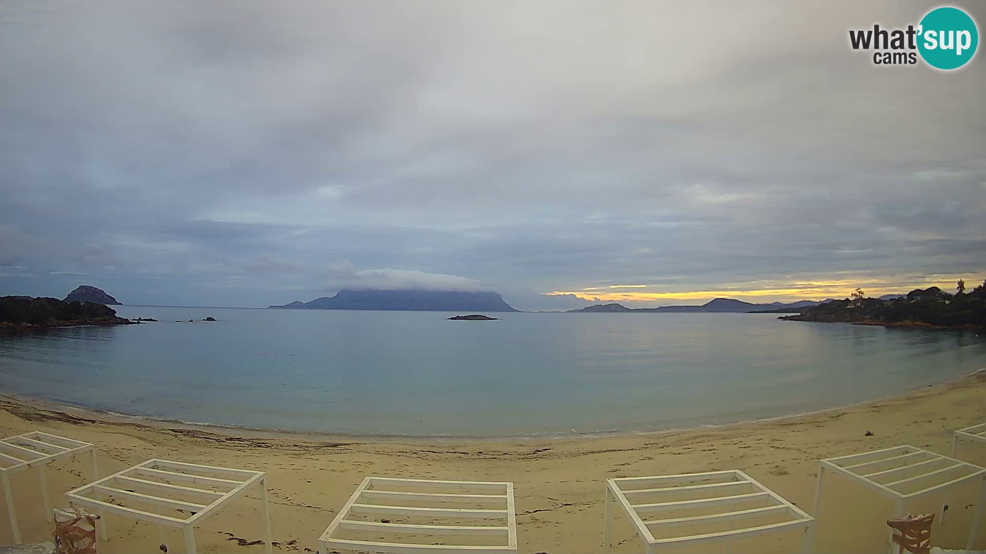 Plaža Cala Sassari Spletna kamera v živo Golfo Aranci – Sardinija