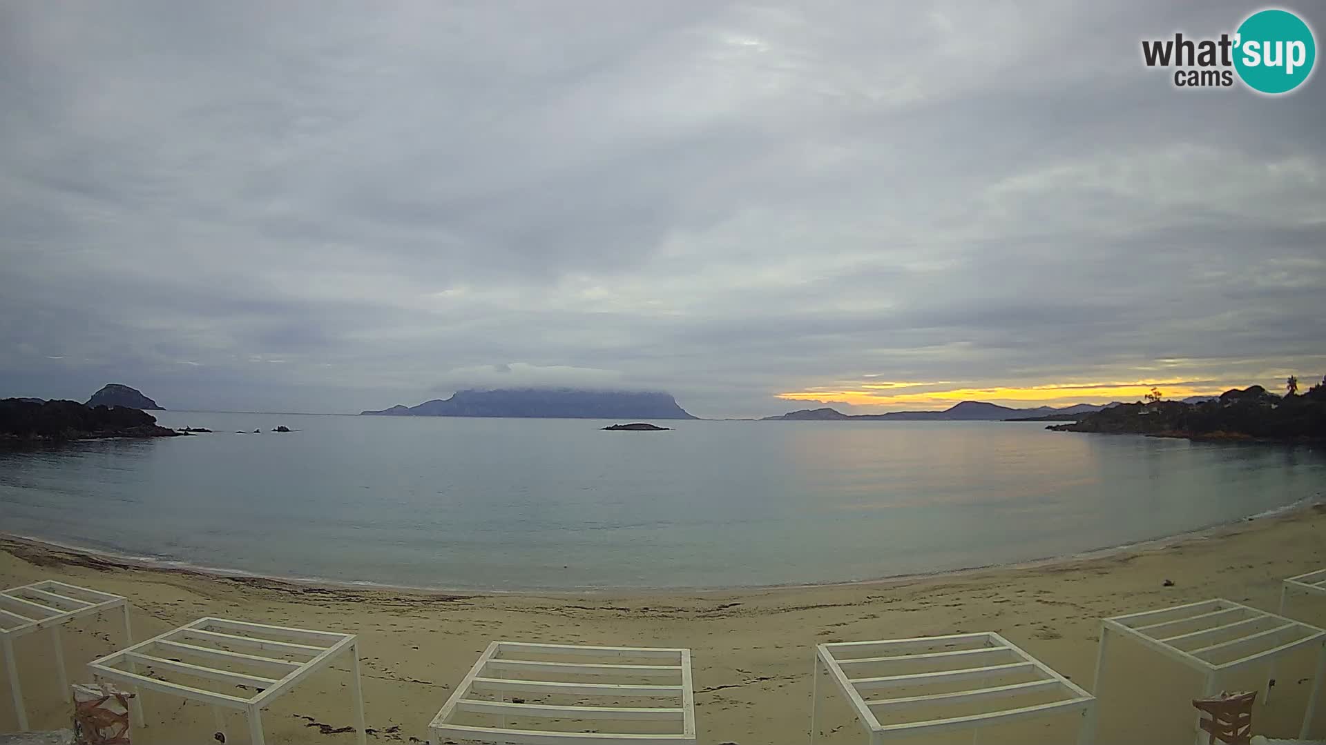 Plaža Cala Sassari Spletna kamera v živo Golfo Aranci – Sardinija