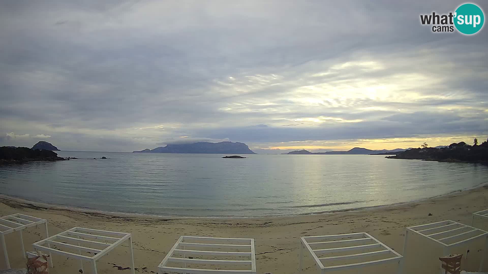 Plaža Cala Sassari Spletna kamera v živo Golfo Aranci – Sardinija