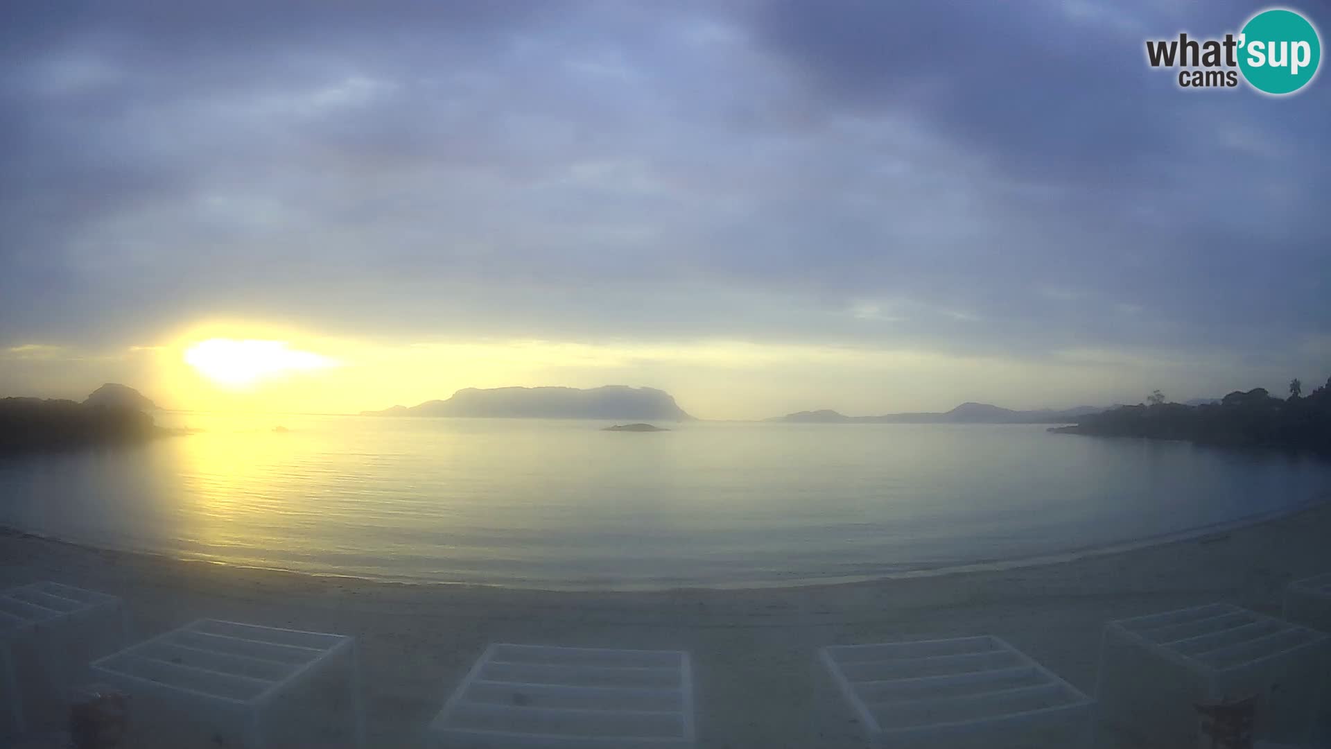 Plaža Cala Sassari Spletna kamera v živo Golfo Aranci – Sardinija