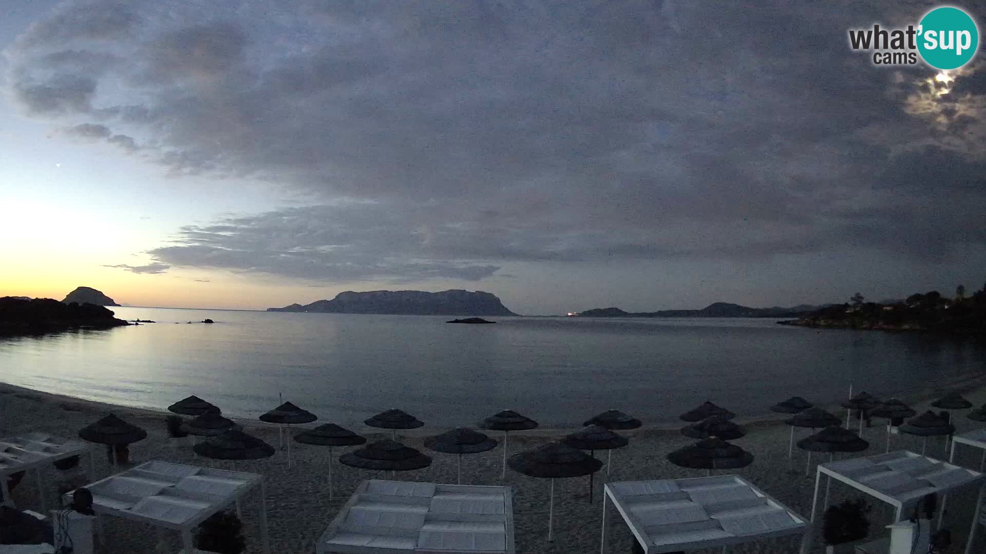 Plaža Cala Sassari Spletna kamera v živo Golfo Aranci – Sardinija