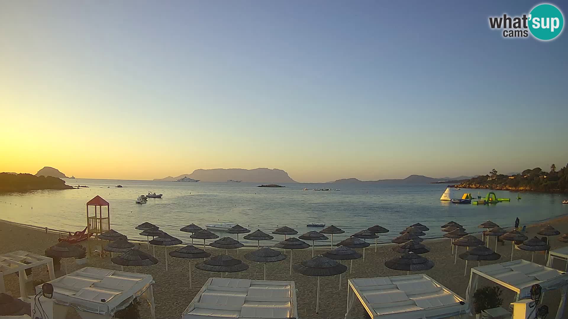 Plaža Cala Sassari Spletna kamera v živo Golfo Aranci – Sardinija