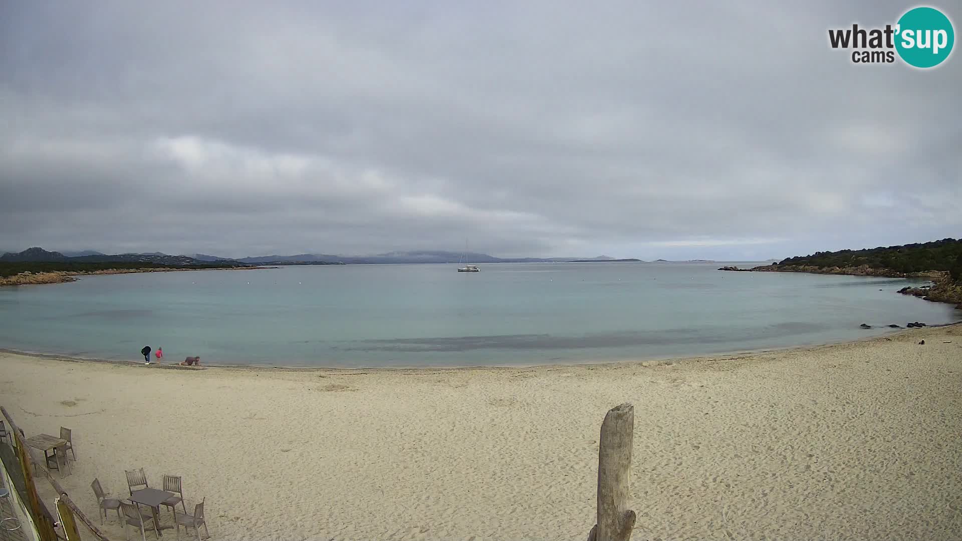 V živo plaža Cala Sabina – spletna kamera Golfo Aranci – Sardinija